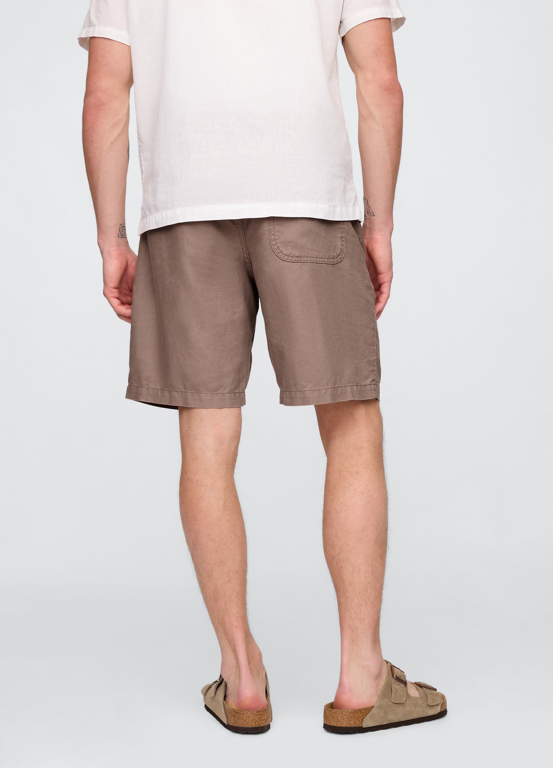 Brown linen and cotton shorts by Gap