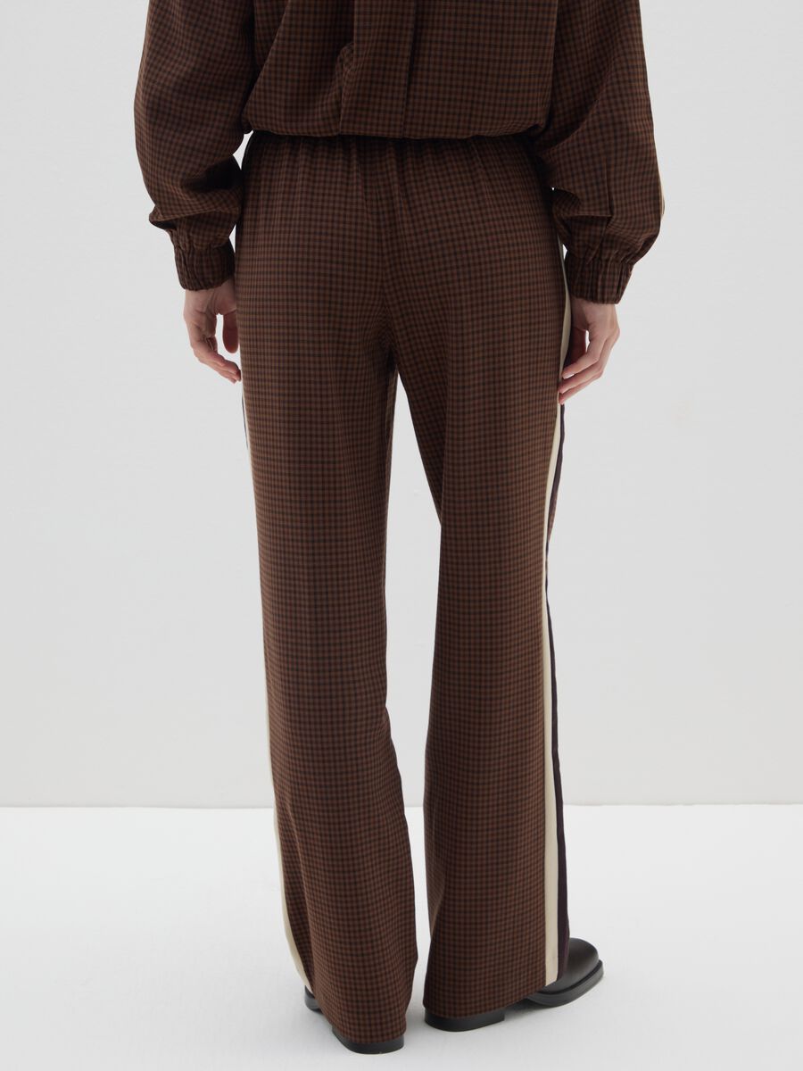 Brown checked regular fit trousers_2