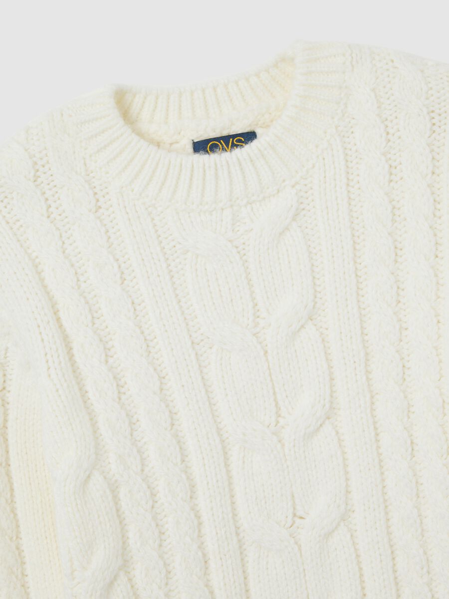 White children's crew neck pullover with regular fit and cable design_2
