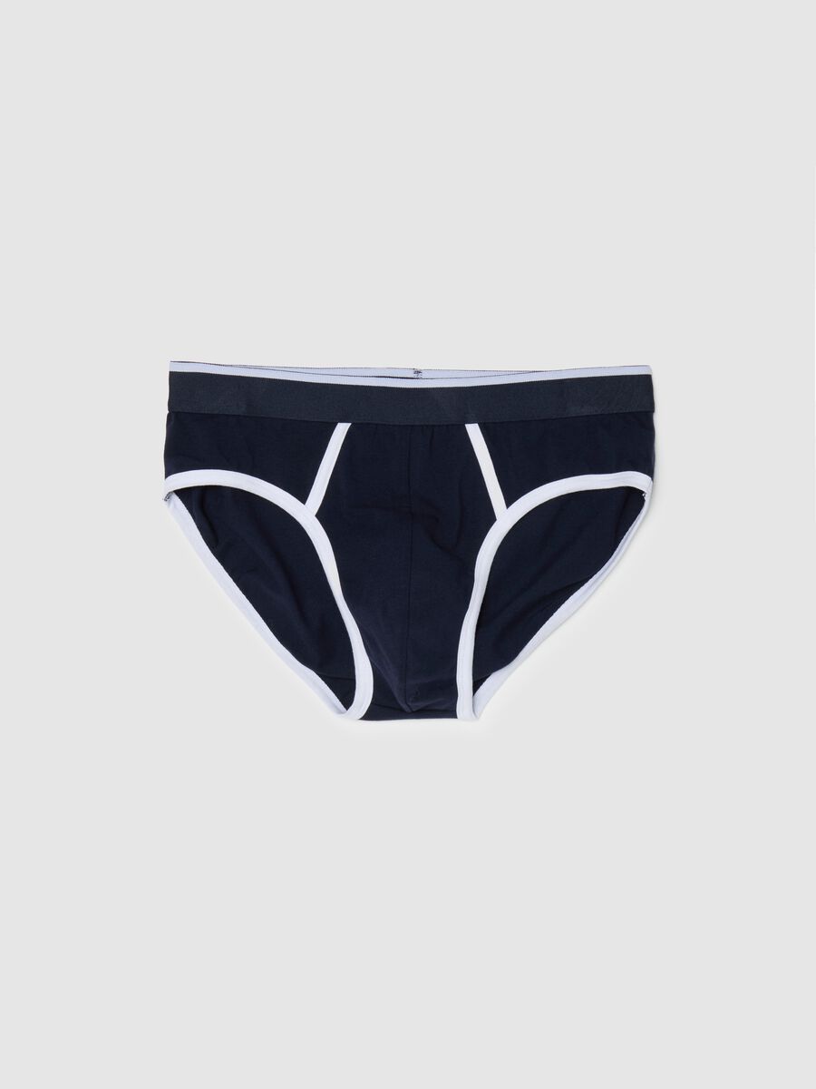 Stretch briefs with contrasting details_4