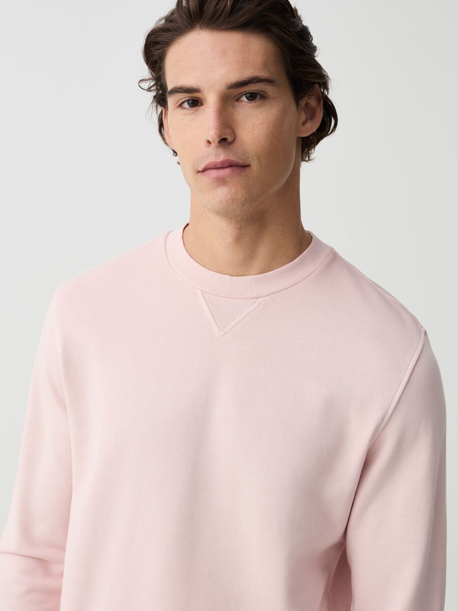 Sweatshirt with round neck and V detail_1