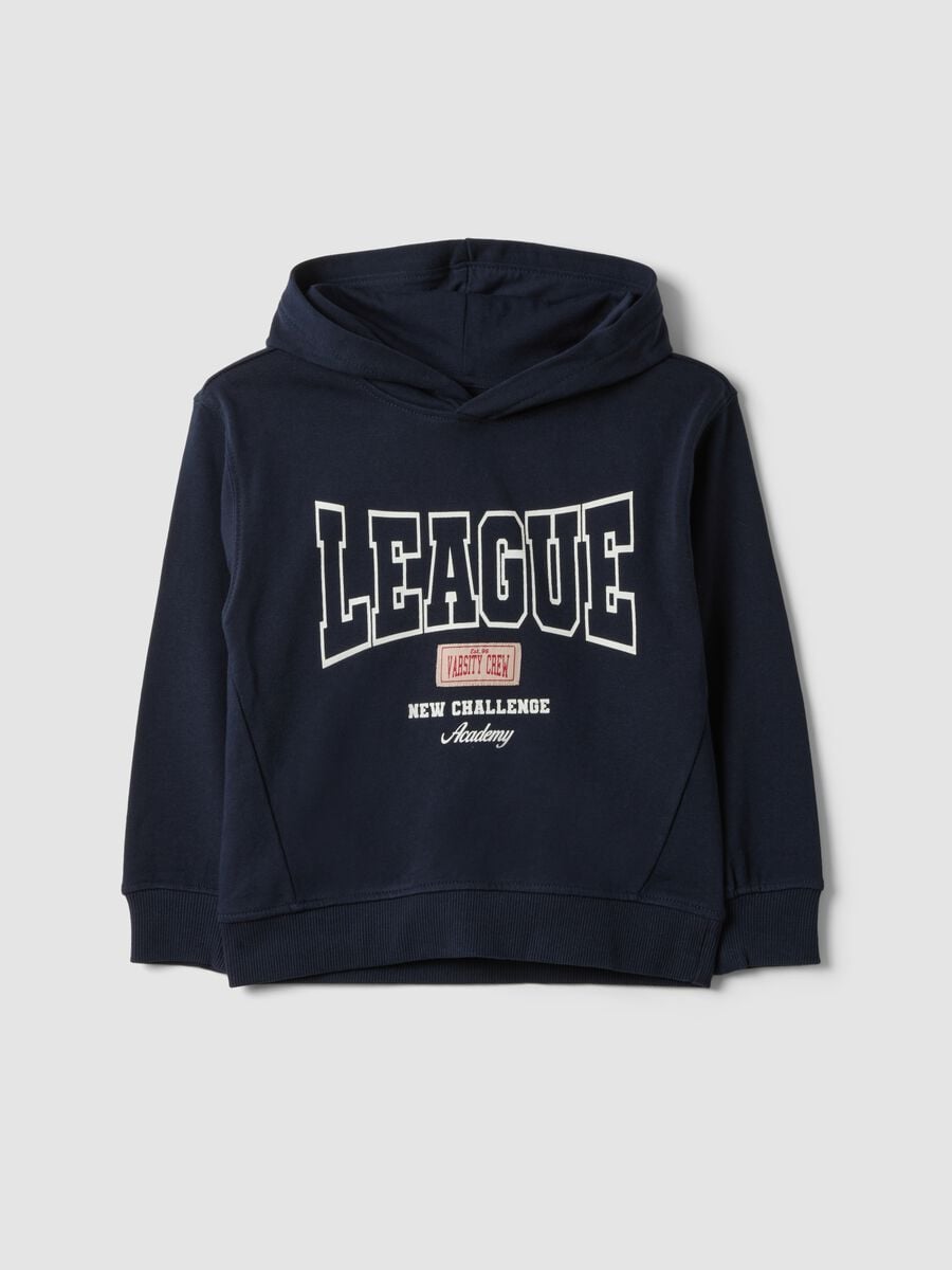 Felpa blu in puro cotone con cappuccio e scritta frontale per bambino_0