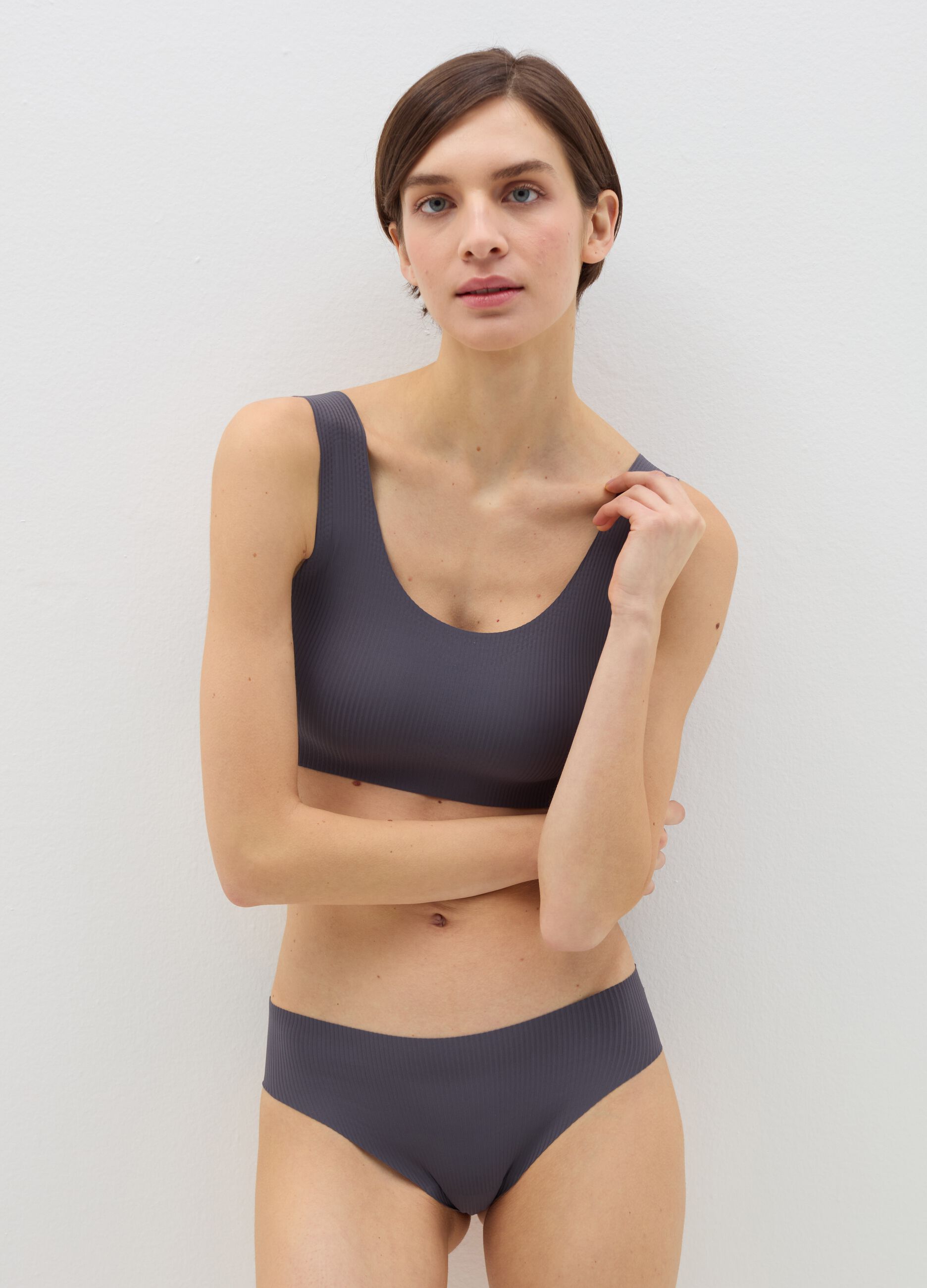 Seam-free ribbed briefs