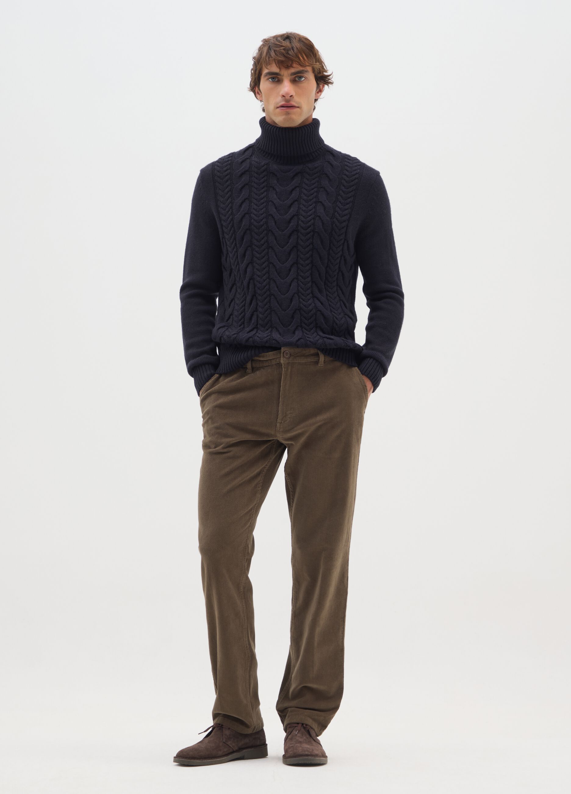 Brown trousers in stretchy corduroy cotton with regular fit