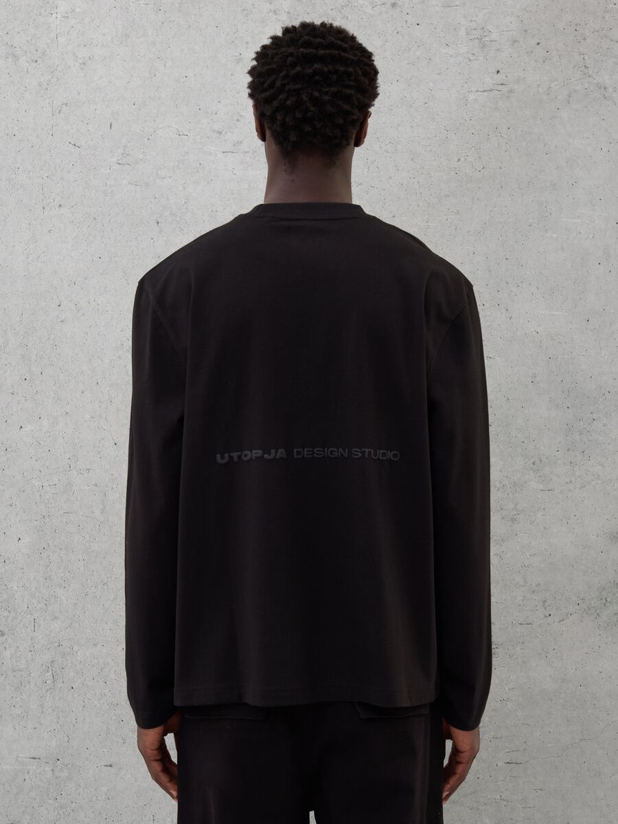 Long-sleeved Graphic T-shirt Black_3