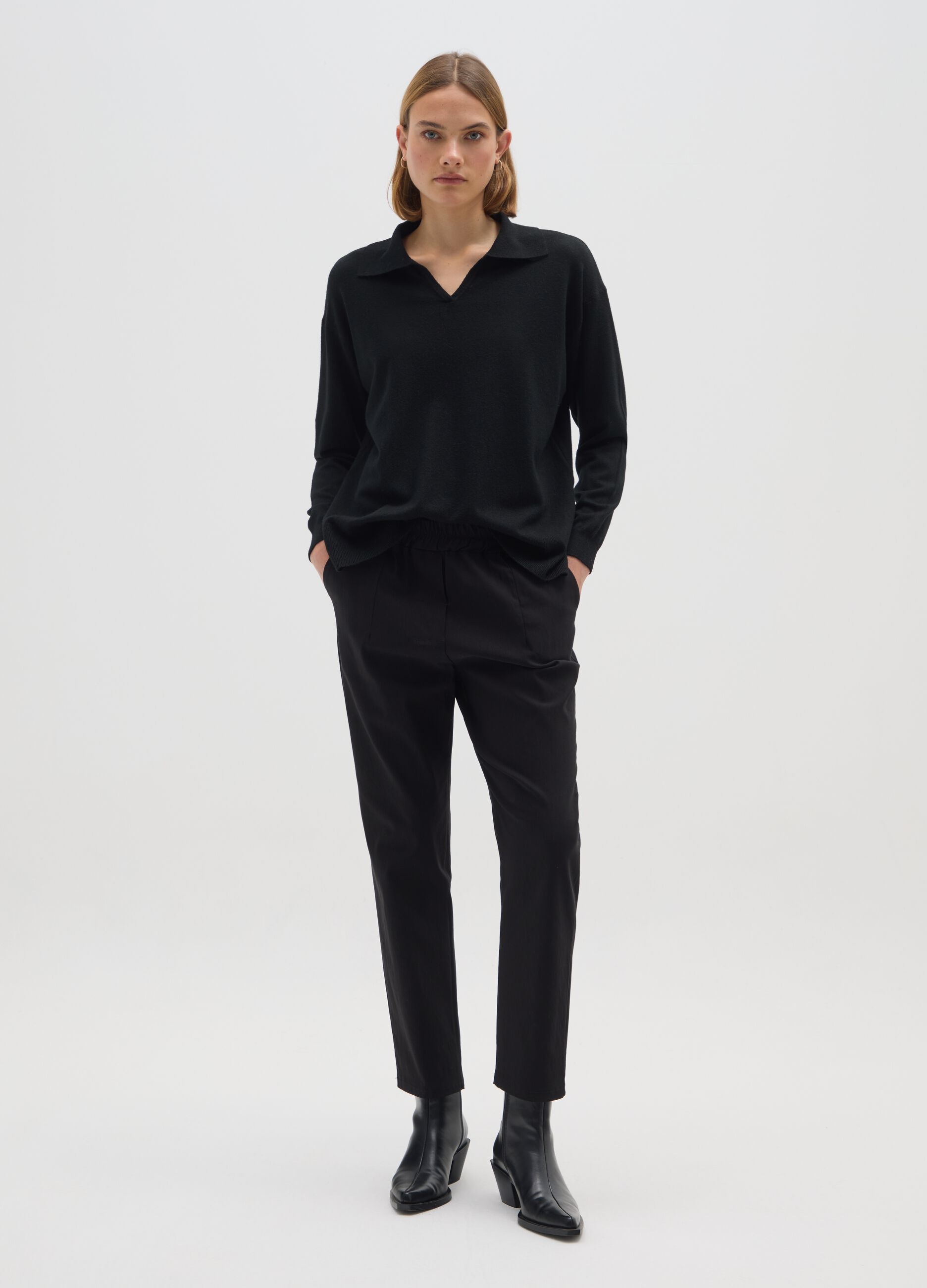Black long-sleeve shirt with regular fit