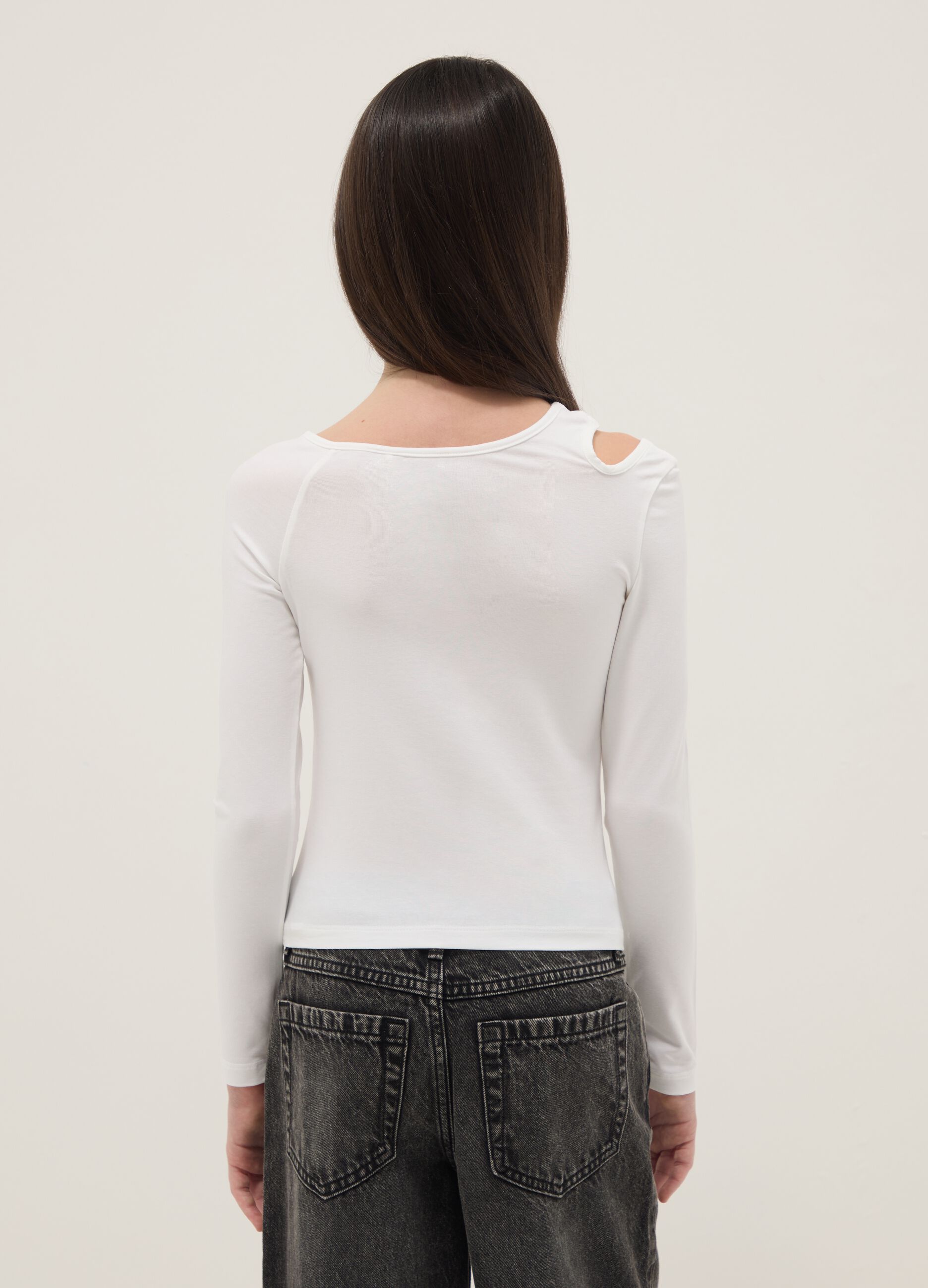 White cotton blend slim fit boat neck top for girls