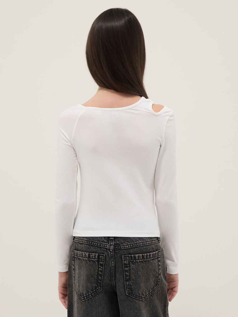 Maglia in misto cotone bianca da ragazza slim fit con scollo a barca_1