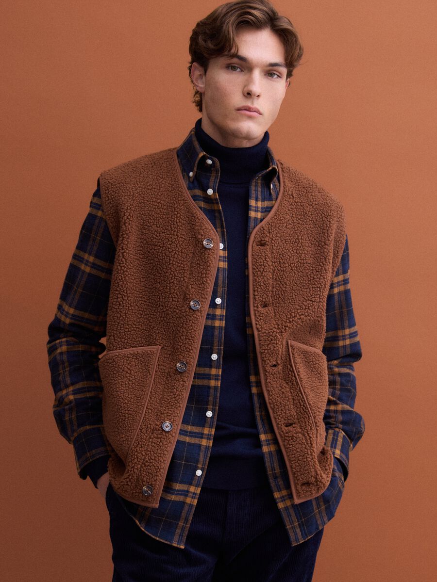 Light brown V-neck gilet with patch pockets_0