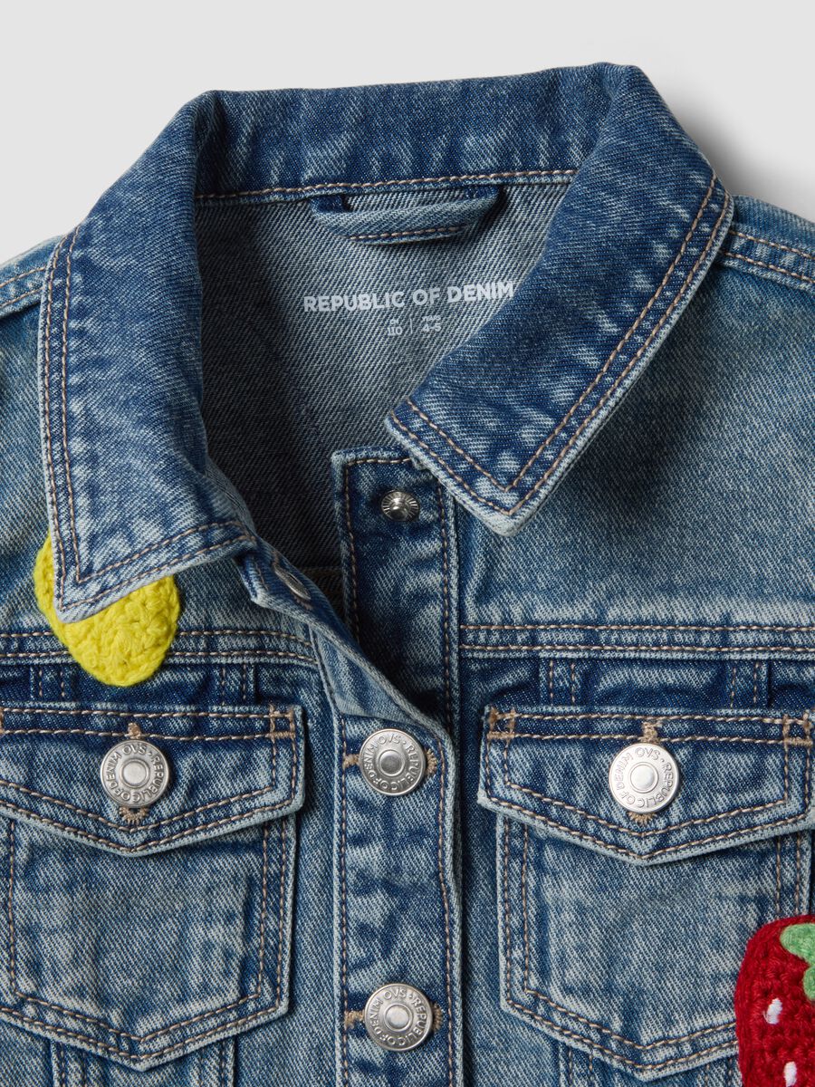 Giacca senza maniche denim blu in puro cotone da bambina con frutta_2