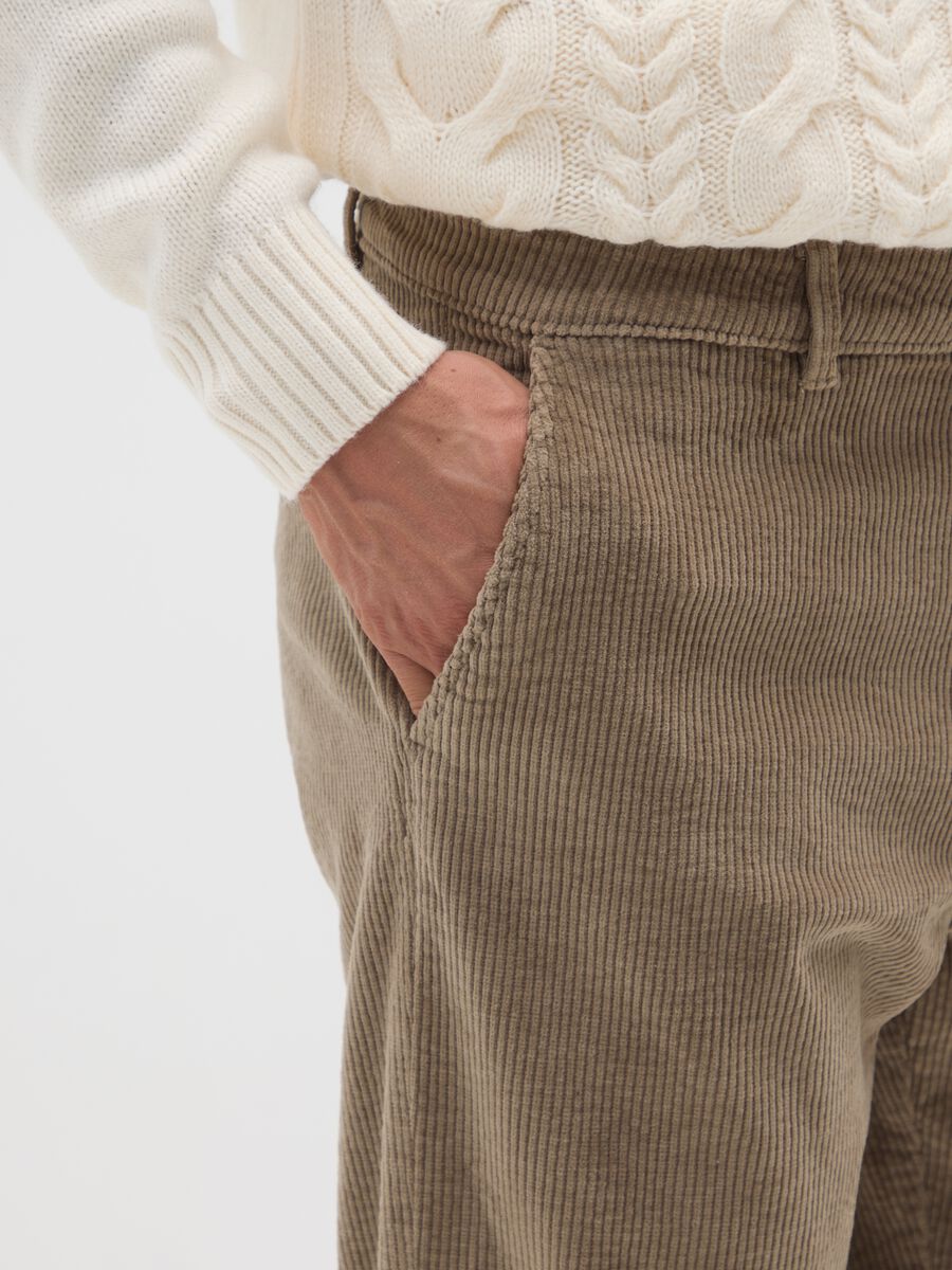 Pantaloni marroni in cotone elasticizzato a coste regular fit_3
