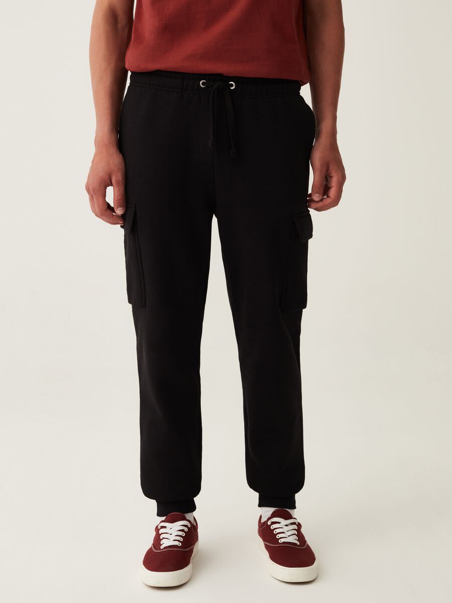 Fleece cargo joggers with drawstring_1
