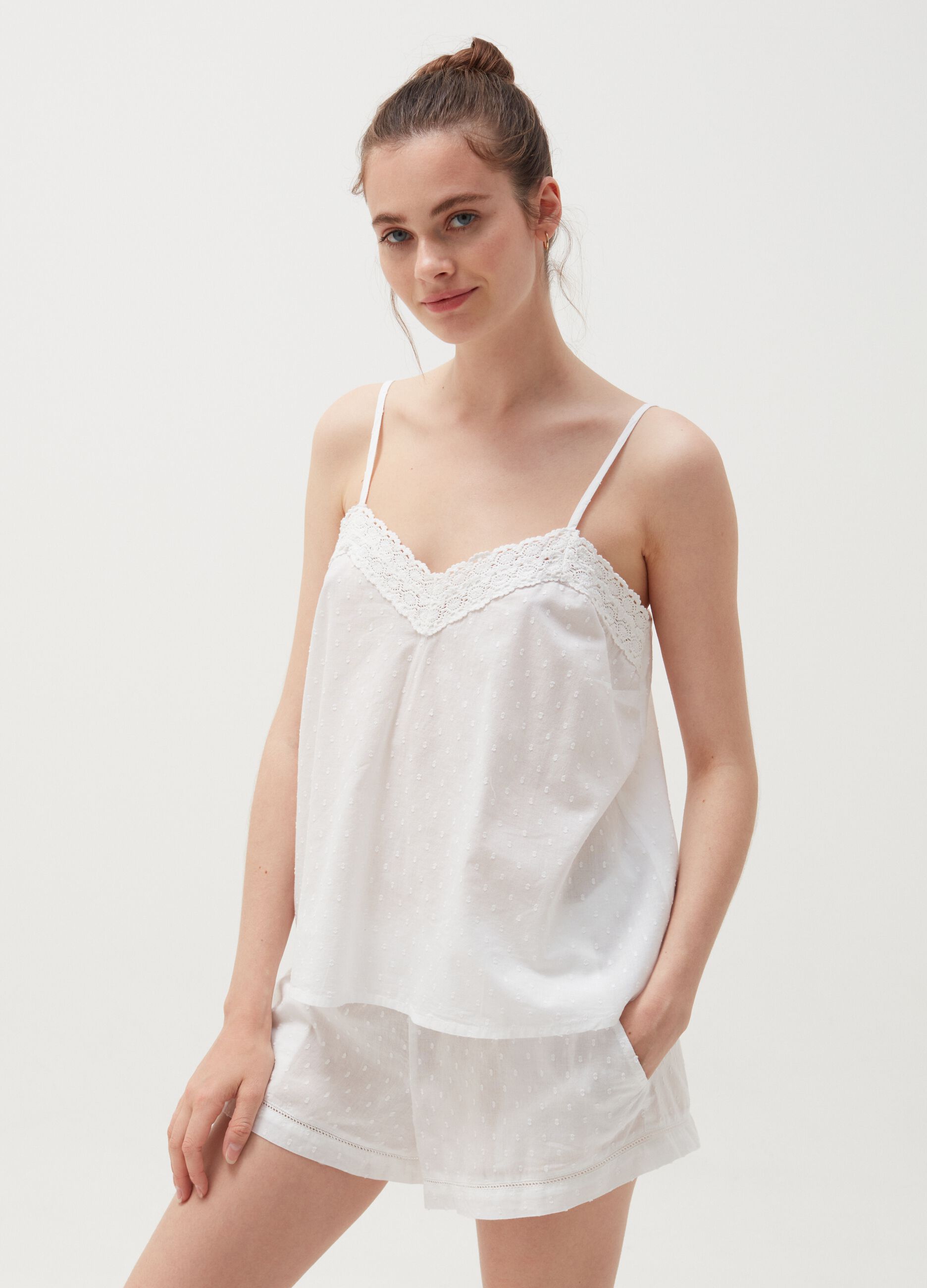 Pyjama top in cotton dobby with lace