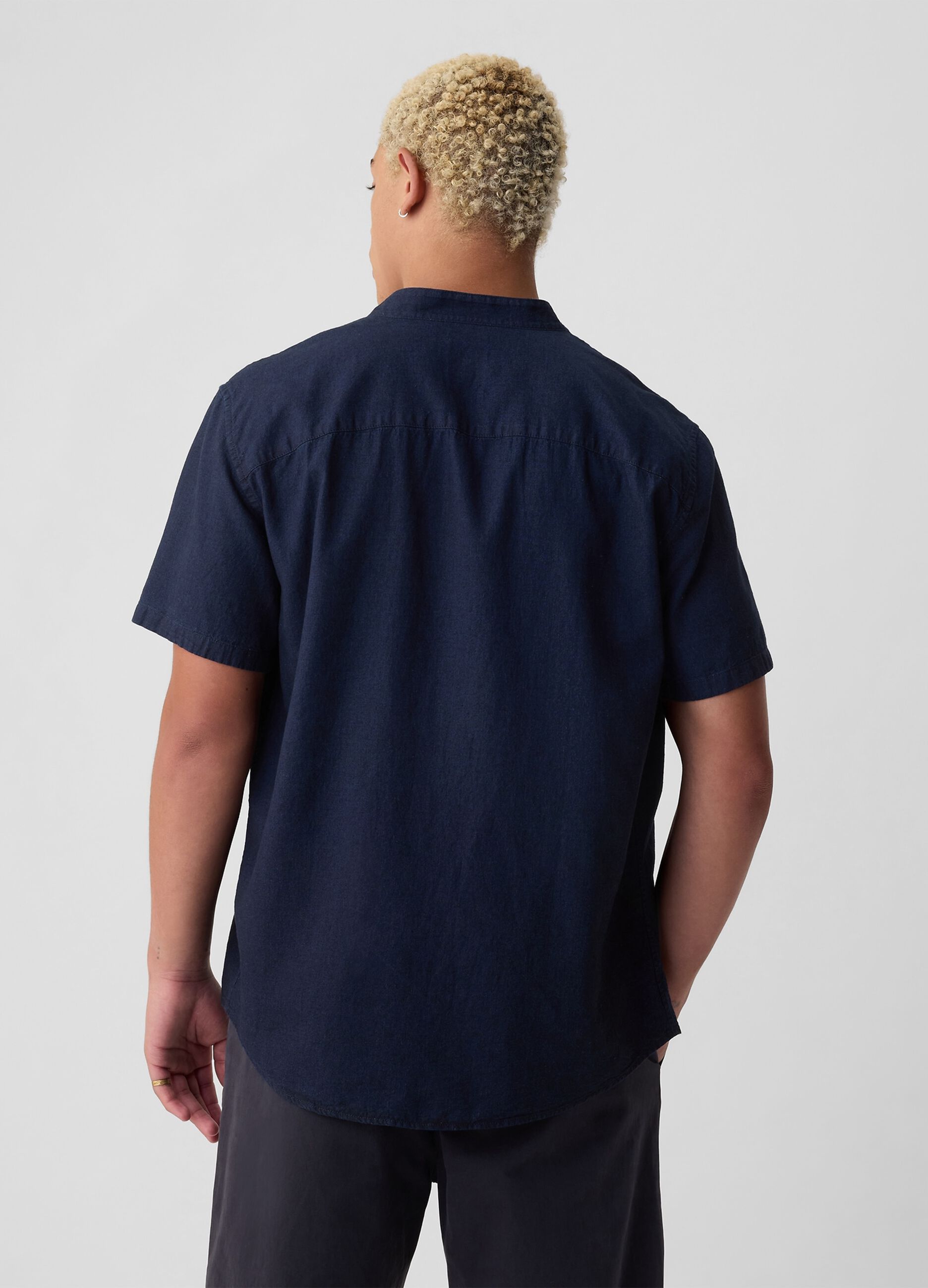 Short-sleeved shirt with Mandarin collar