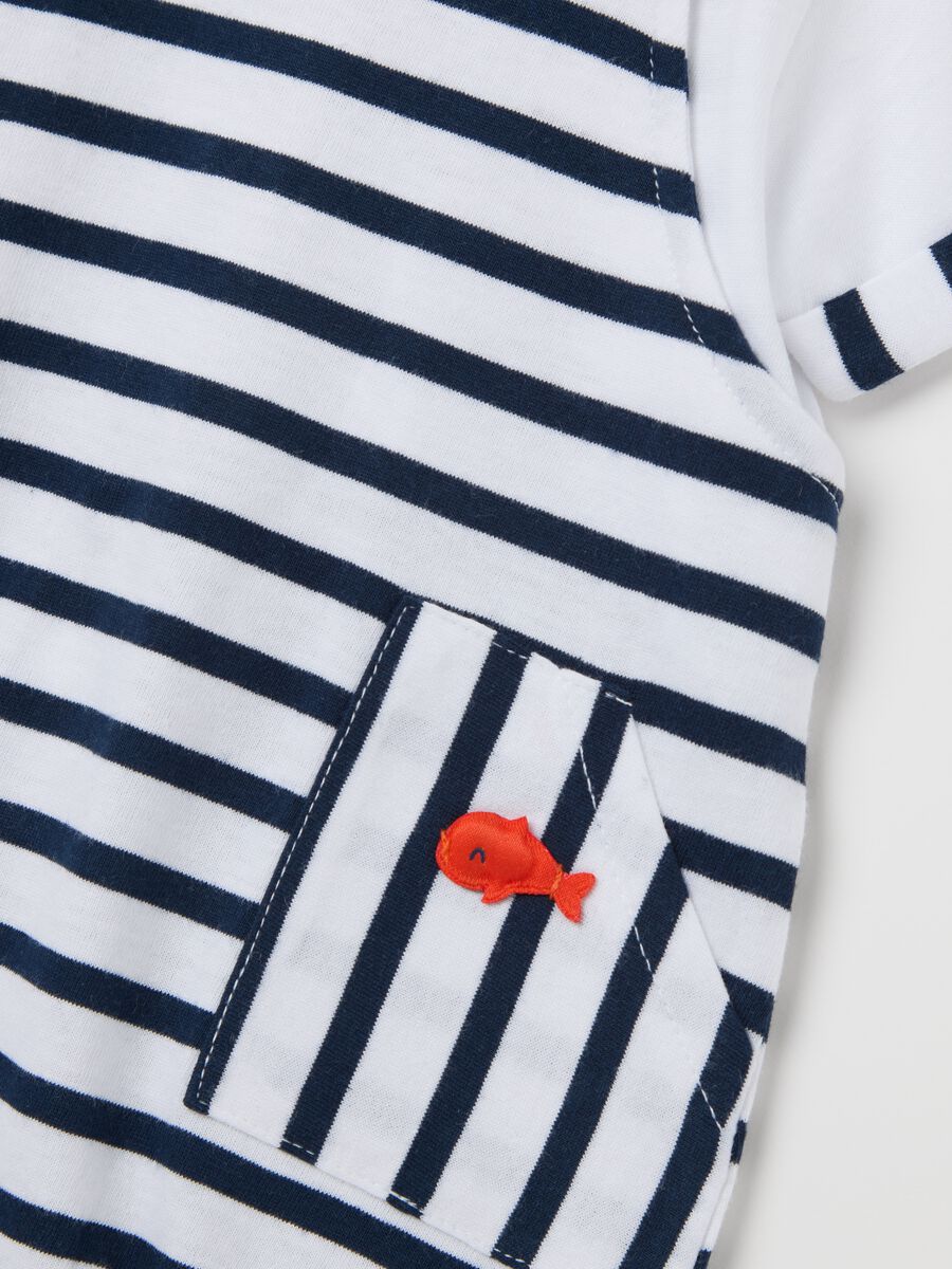 Cotton onesie with white and blue stripes_2