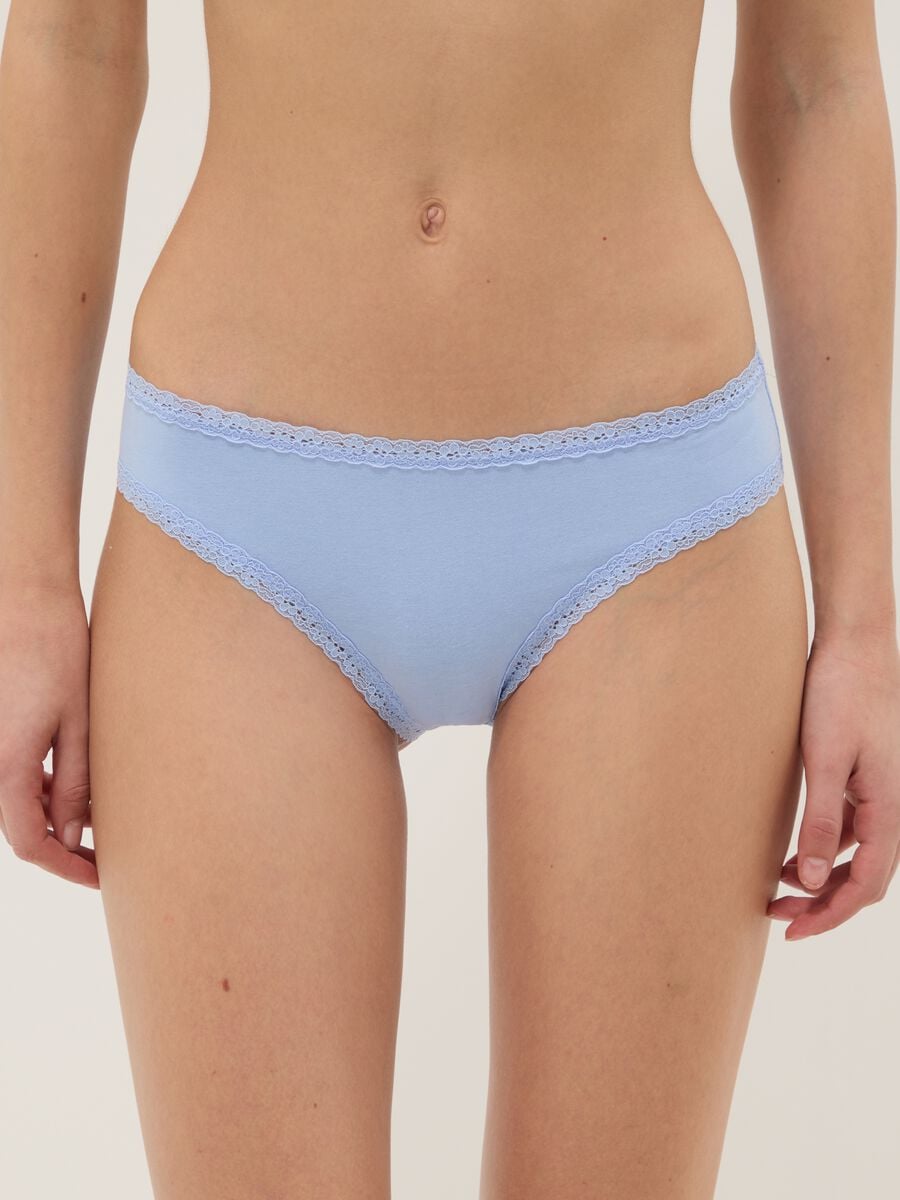 Slip in cotone elasticizzato azzurro regular fit con dettagli in pizzo_1