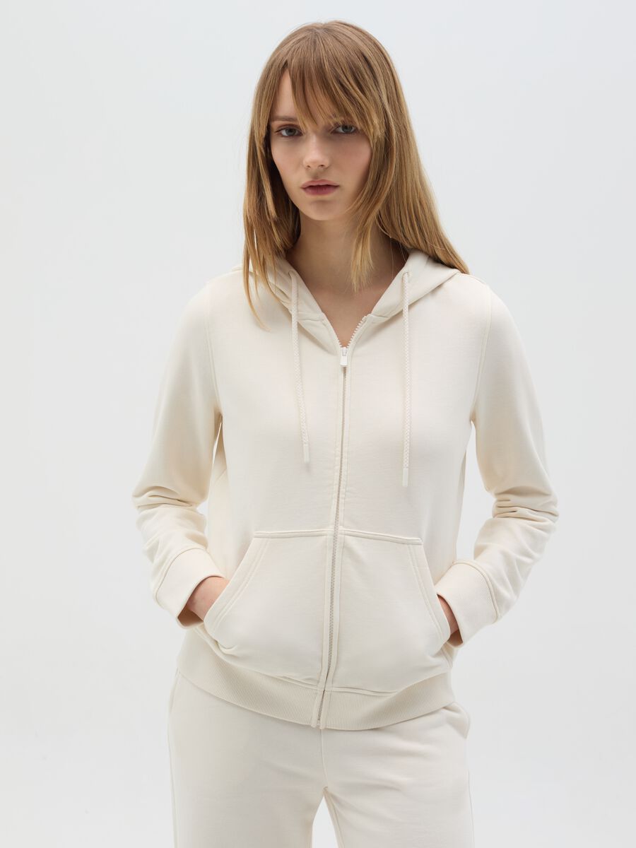 Essential full-zip sweatshirt with hood_0
