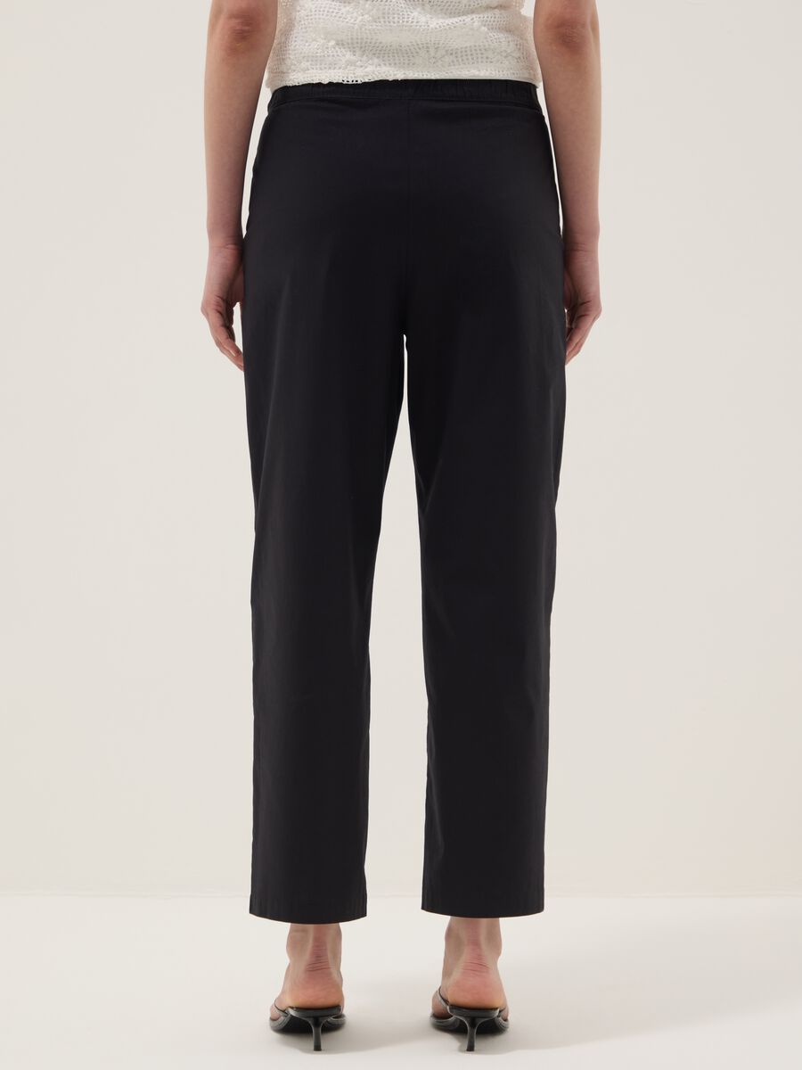 Pantaloni blu in cotone elasticizzato con vita elasticizzata_2