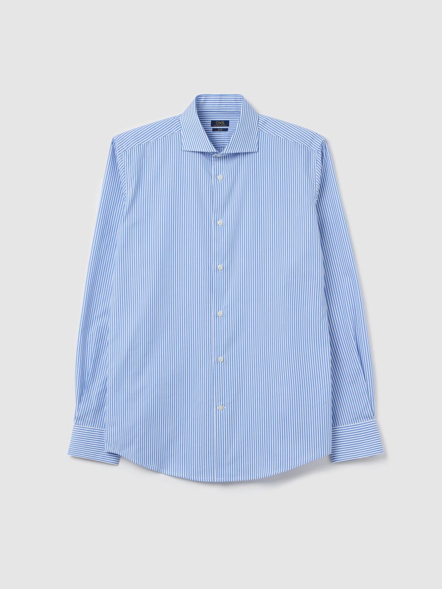 Slim-fit easy-iron shirt with white and blue stripes_4