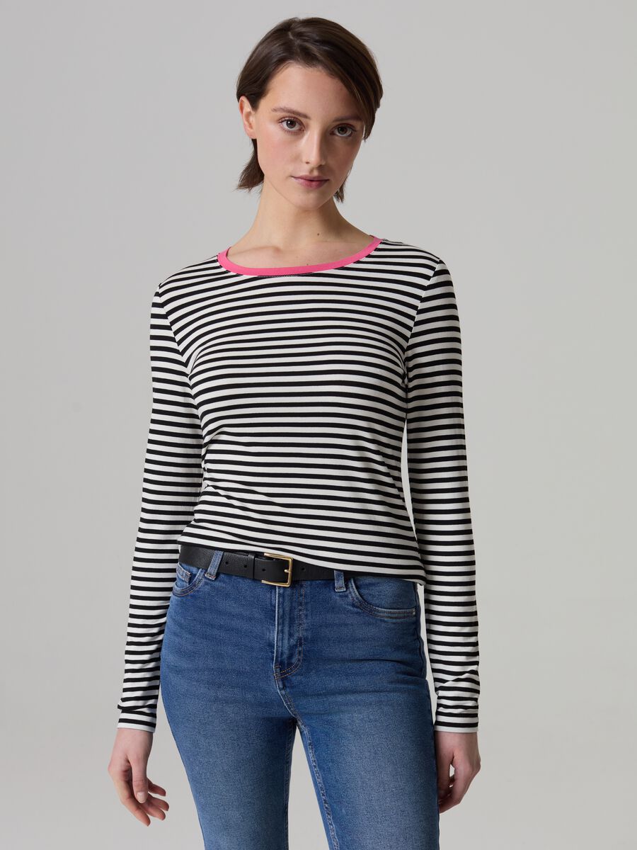 Striped T-shirt with contrasting edging_1