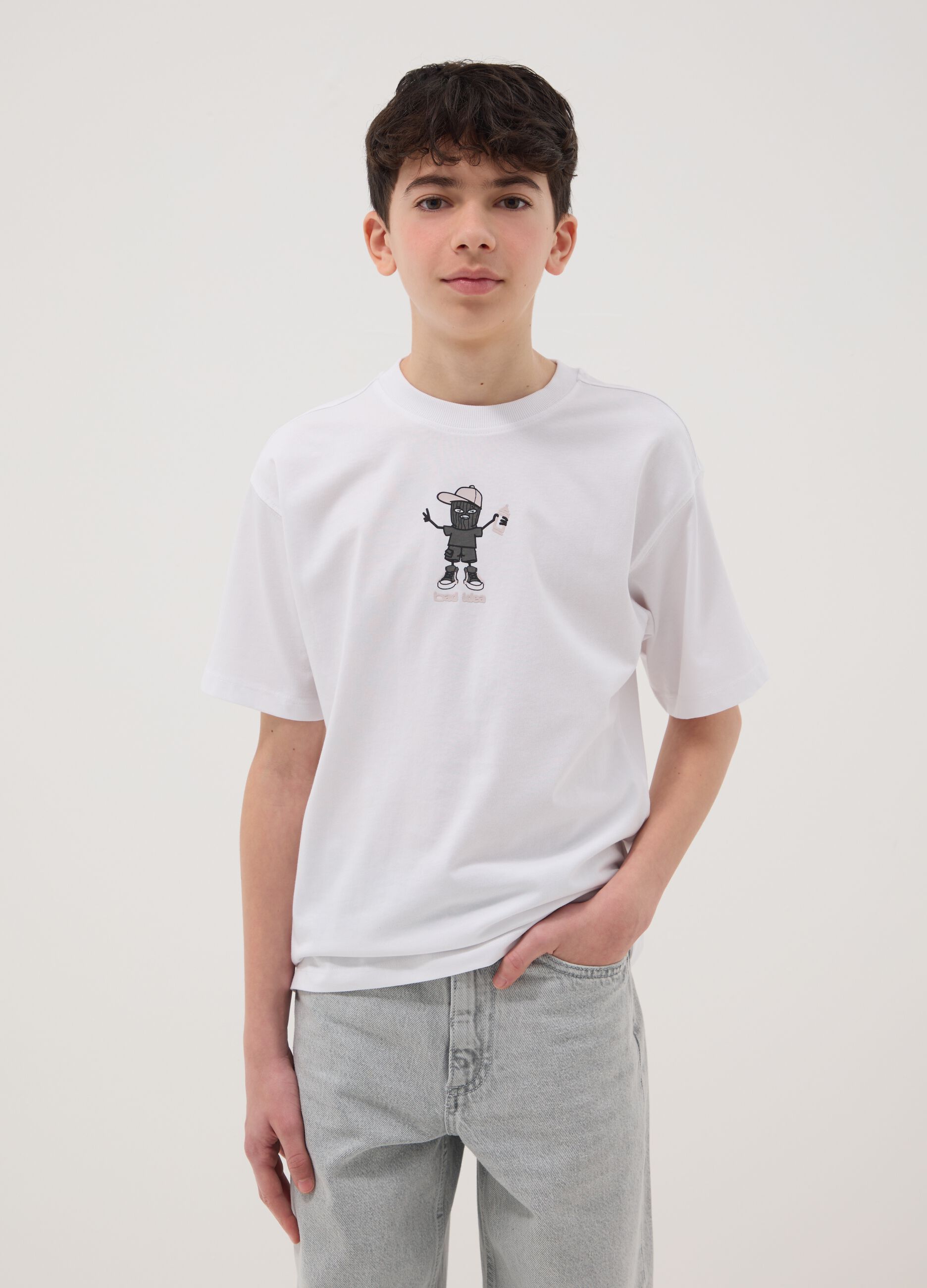 T-shirt in puro cotone bianco da ragazzo oversize fit con stampa