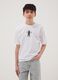 T-shirt in puro cotone bianco da ragazzo oversize fit con stampa_0