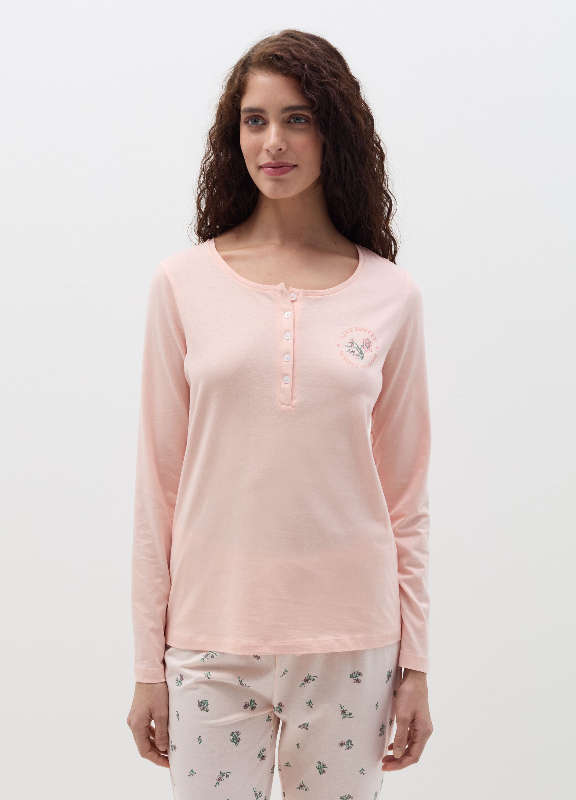Long pyjamas with small flowers print
