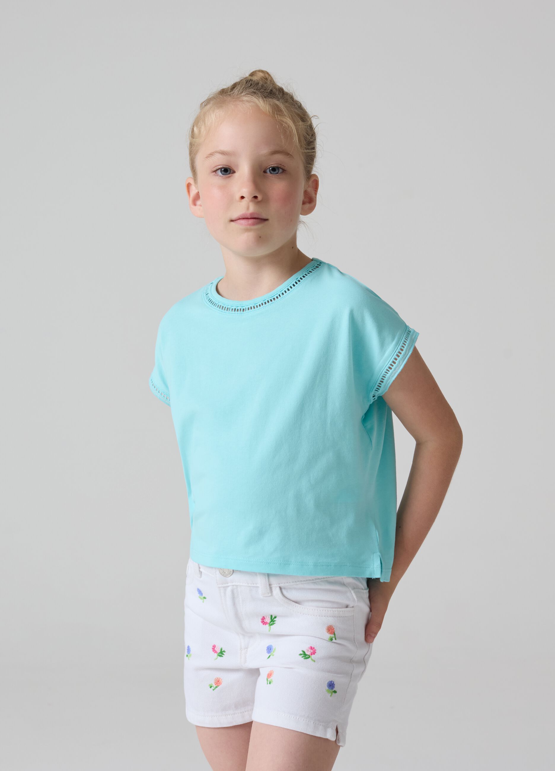 T-shirt tinta unita con inserti traforati