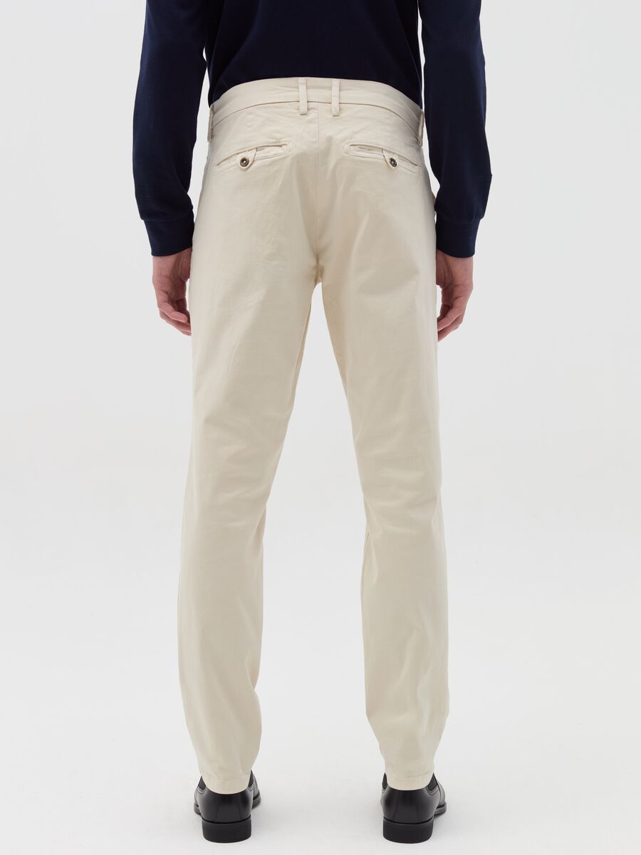 Pantalone chino slim fit in cotone stretch_3