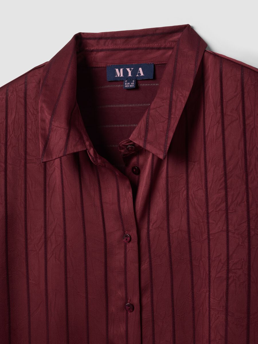 Red striped shirt with classic collar, regular fit_1