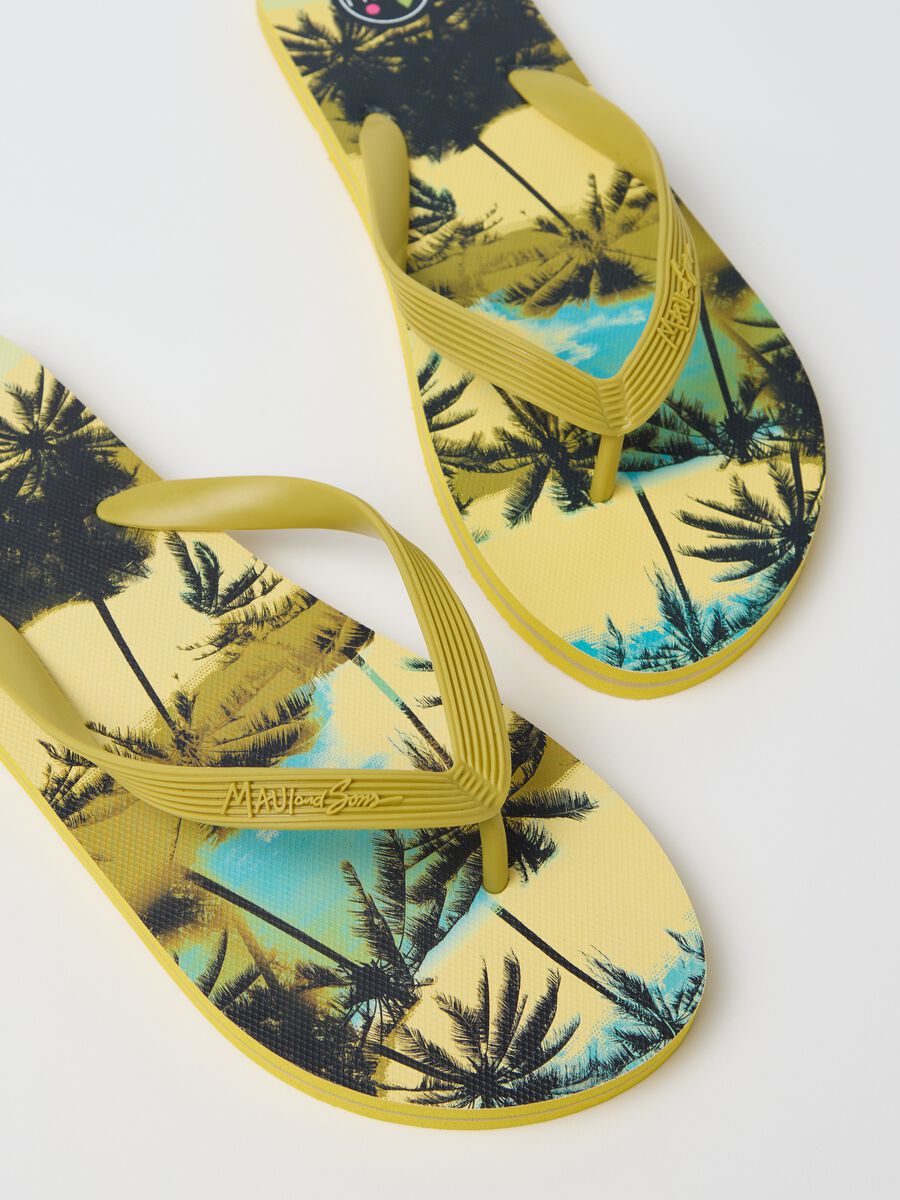 Maui and Sons yellow flip flops with palms pattern_1