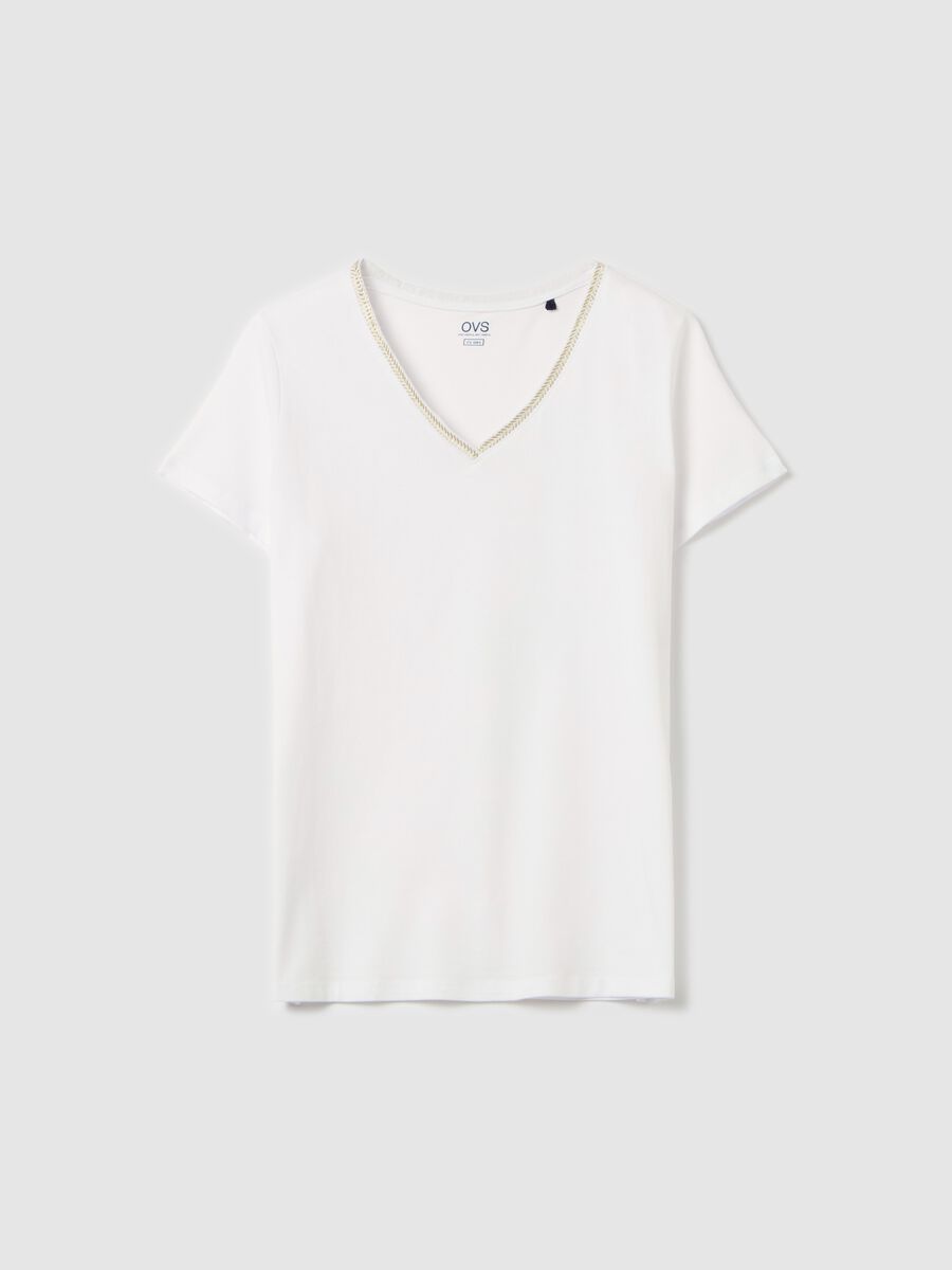 T-shirt with V neck and application_4