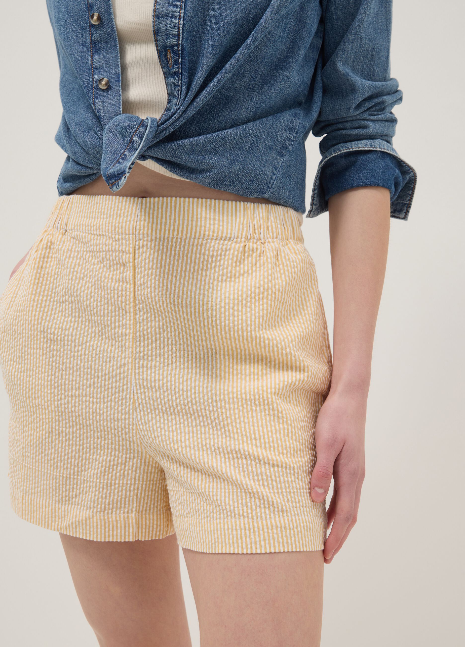Regular-fit pure cotton shorts with yellow and white stripes