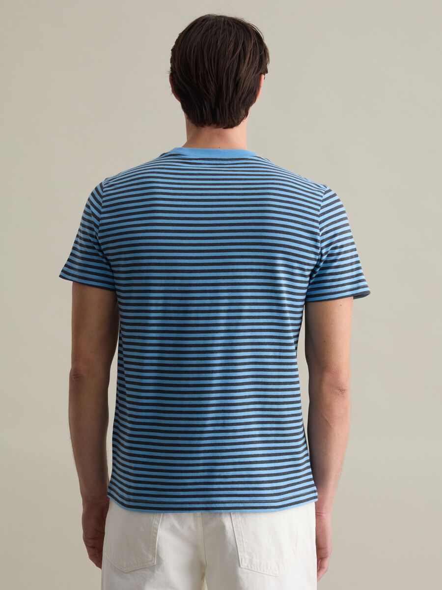 Striped T-shirt with round neck_3