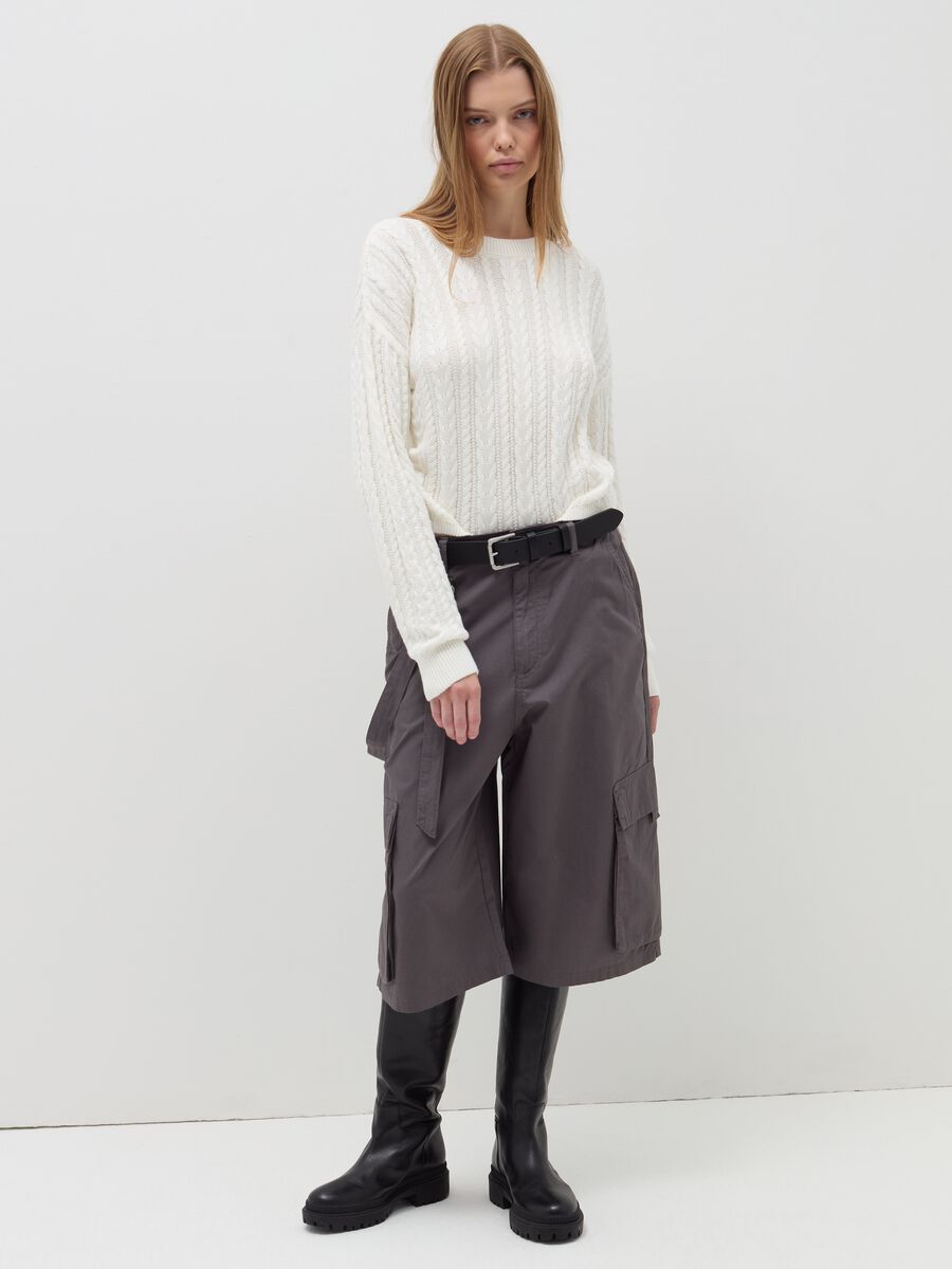 Cropped pullover with cable-knit design_1