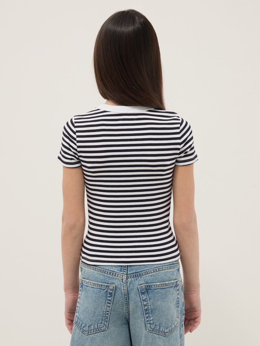 T-shirt in cotone elasticizzato a righe multicolor da ragazza slim fit_1