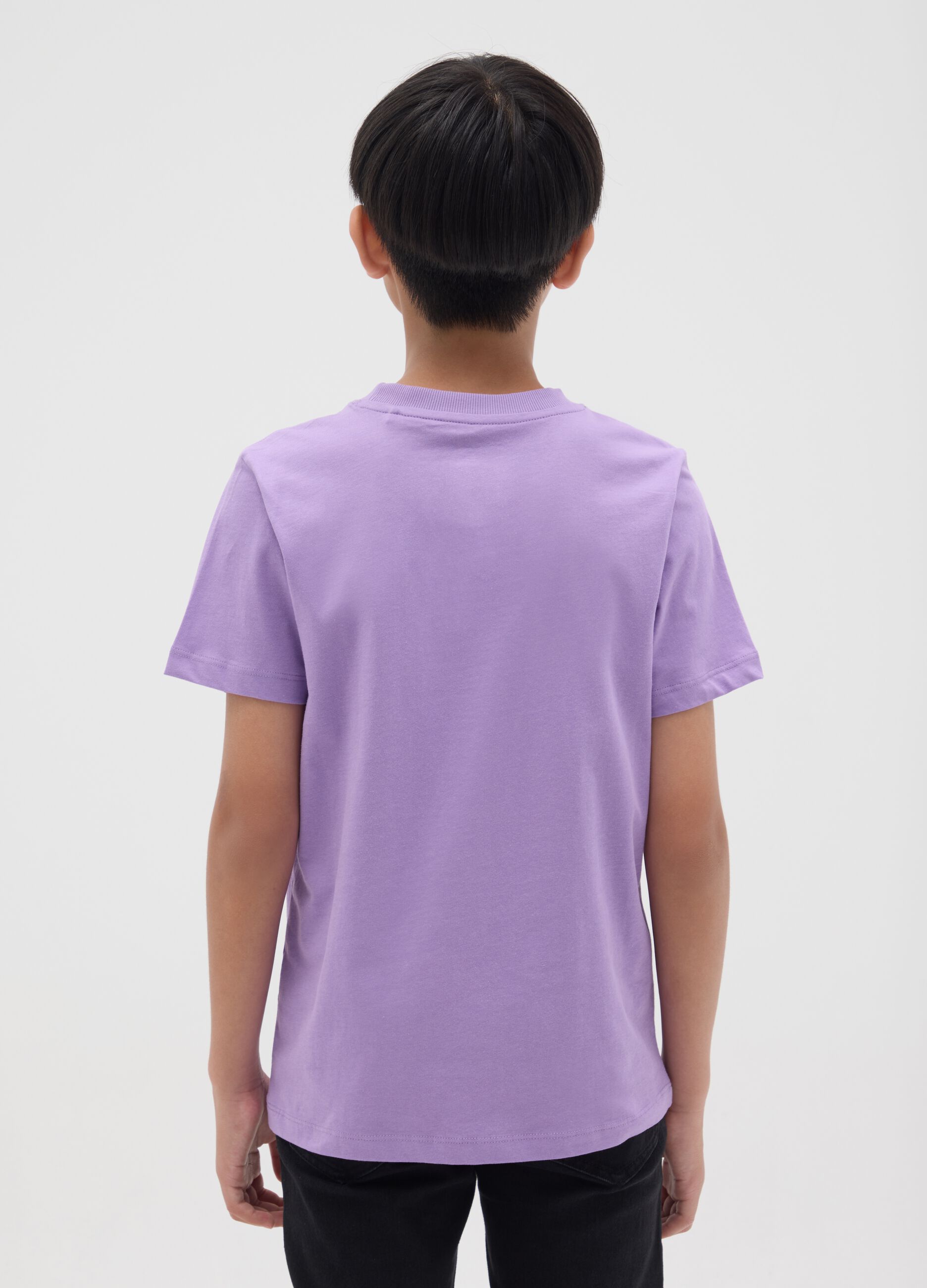 T-shirt viola in cotone bio con stampa lettering