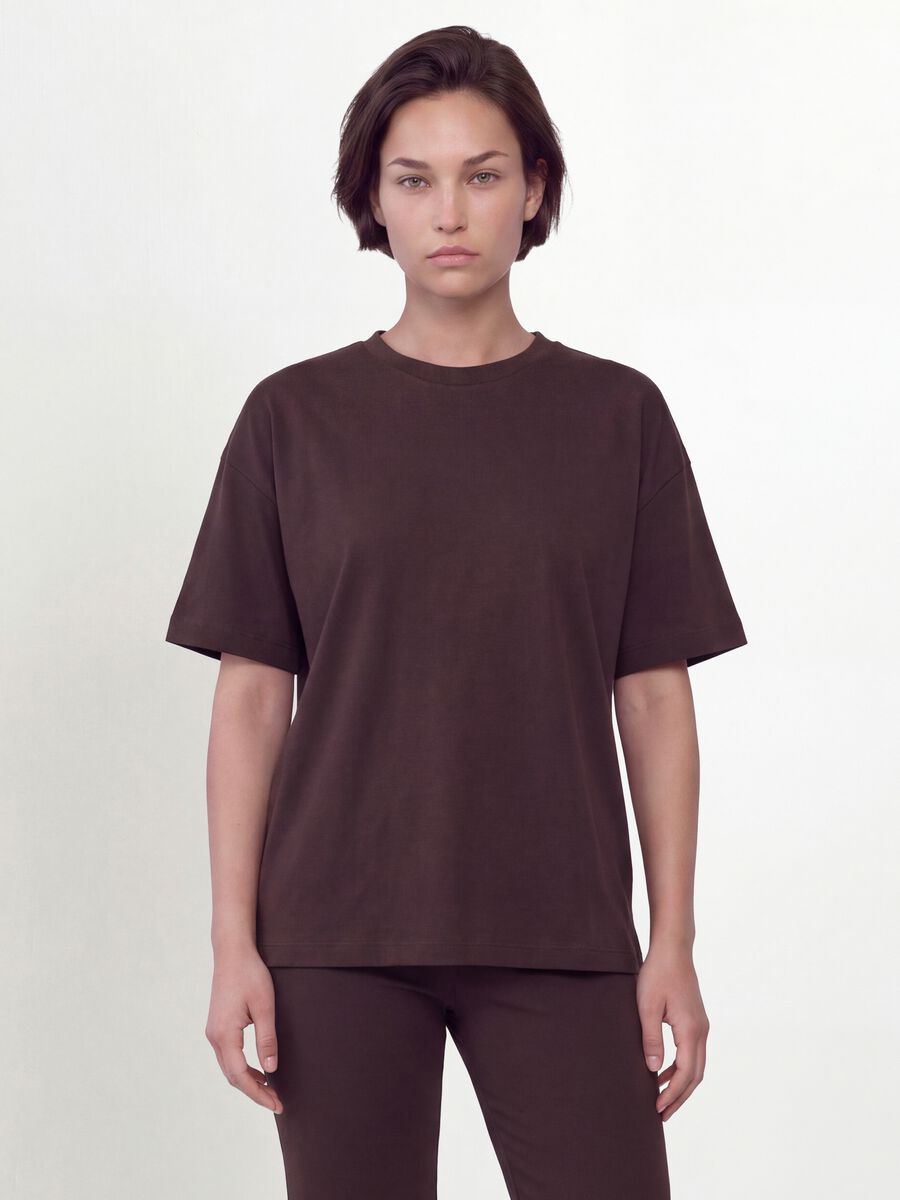 T-shirt girocollo marrone in misto cotone e modal elasticizzato regular fit_1