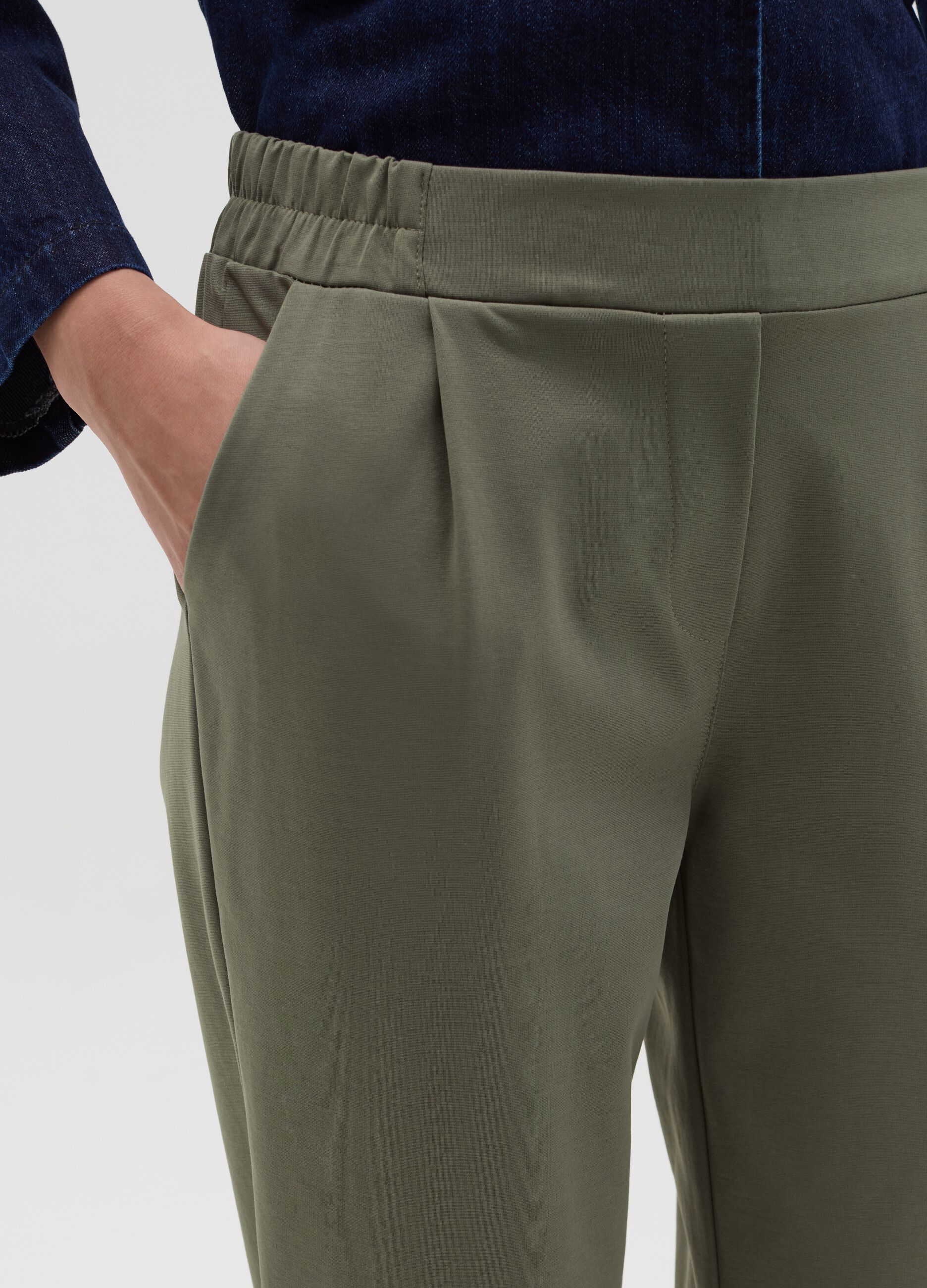 Pantalone chino cropped con risvolti