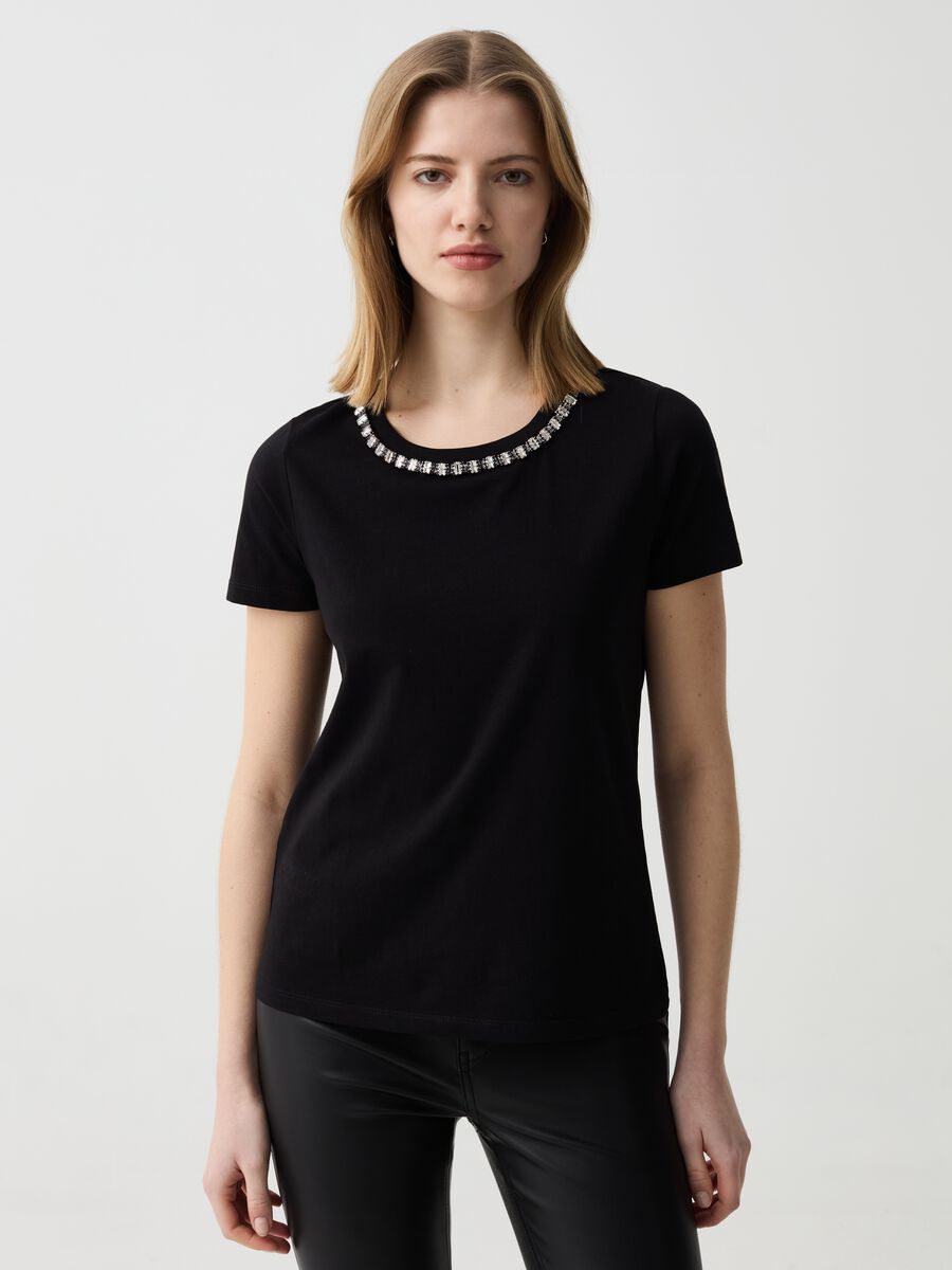 T-shirt with round neck and jewel application_1