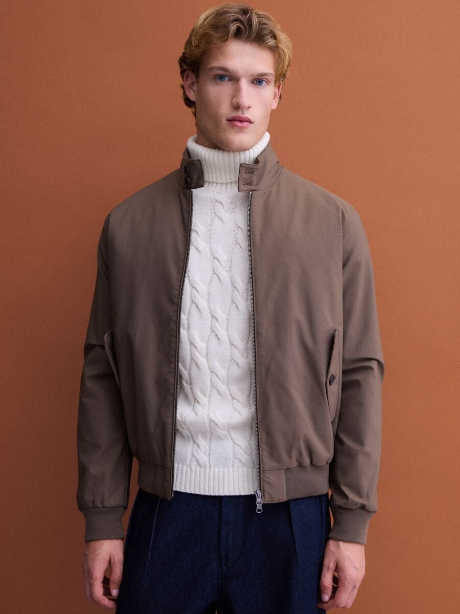 Green padded jacket in a regular fit with zip and high collar_0