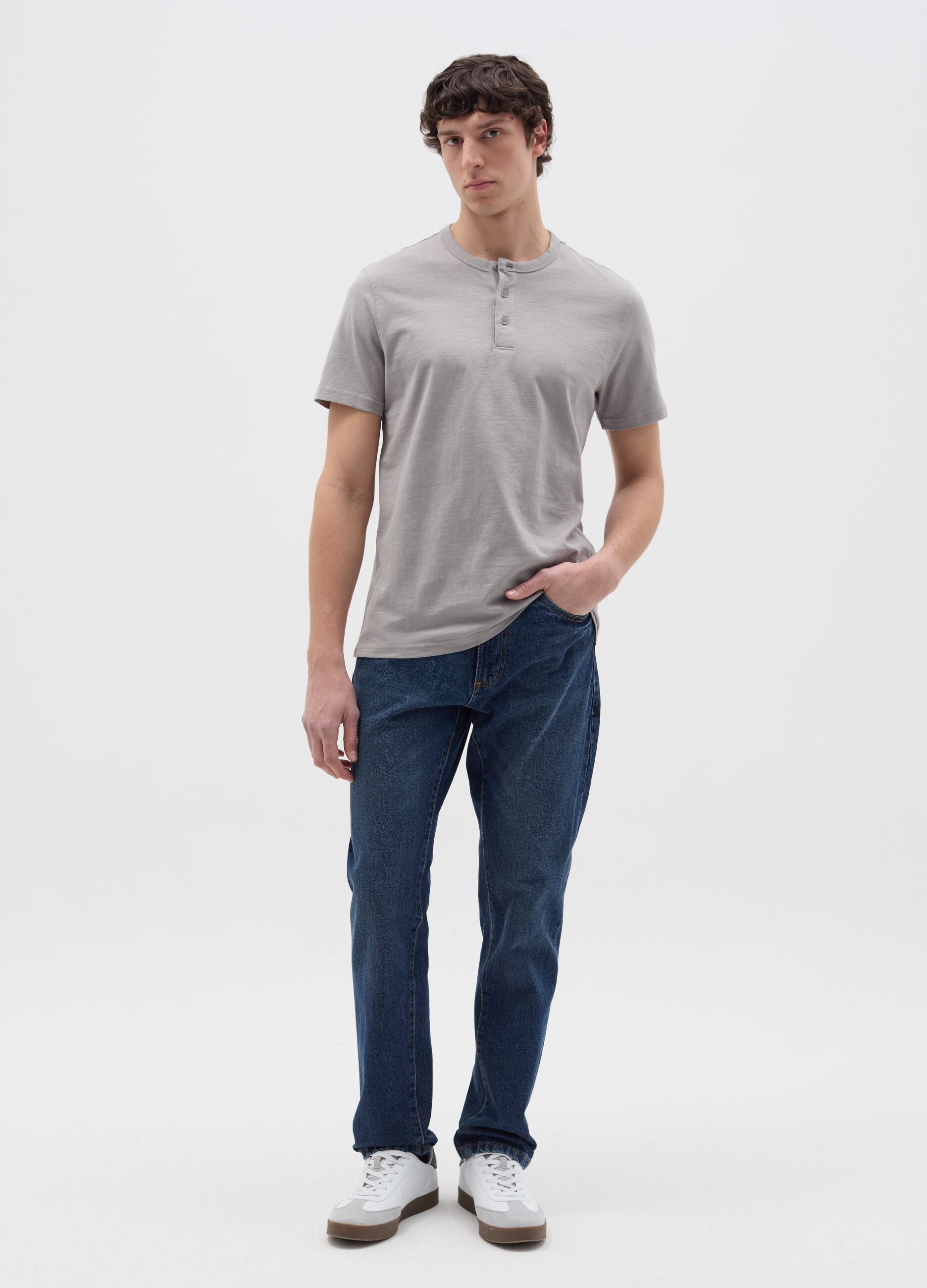 T-shirt in cotone scollo serafino