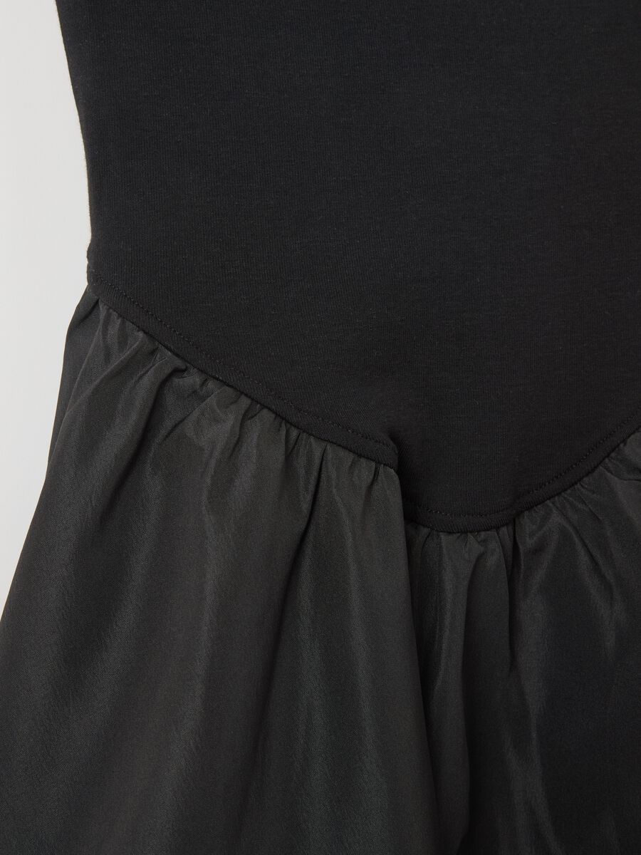Black Dress with Square Neckline and Flared Skirt_5