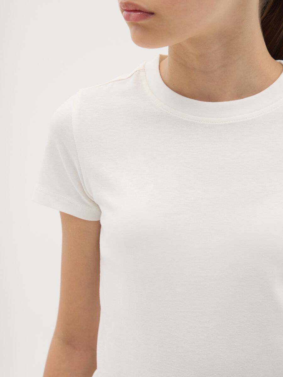 T-shirt da ragazza in cotone elasticizzato bianca fitted_2
