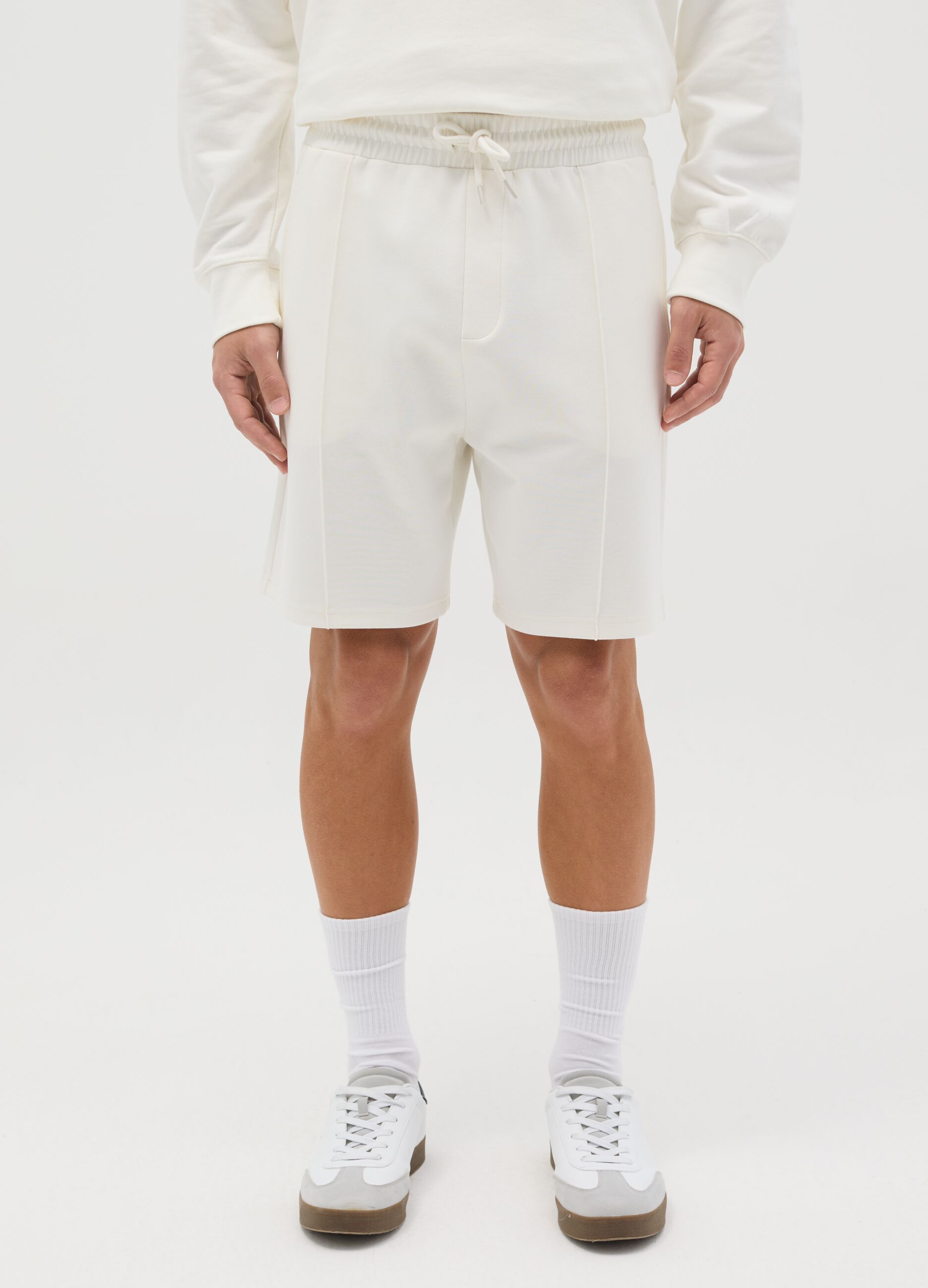 White Bermuda joggers in fleece