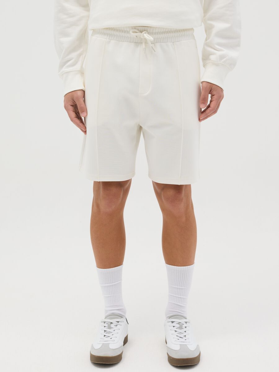 White Bermuda joggers in fleece_1