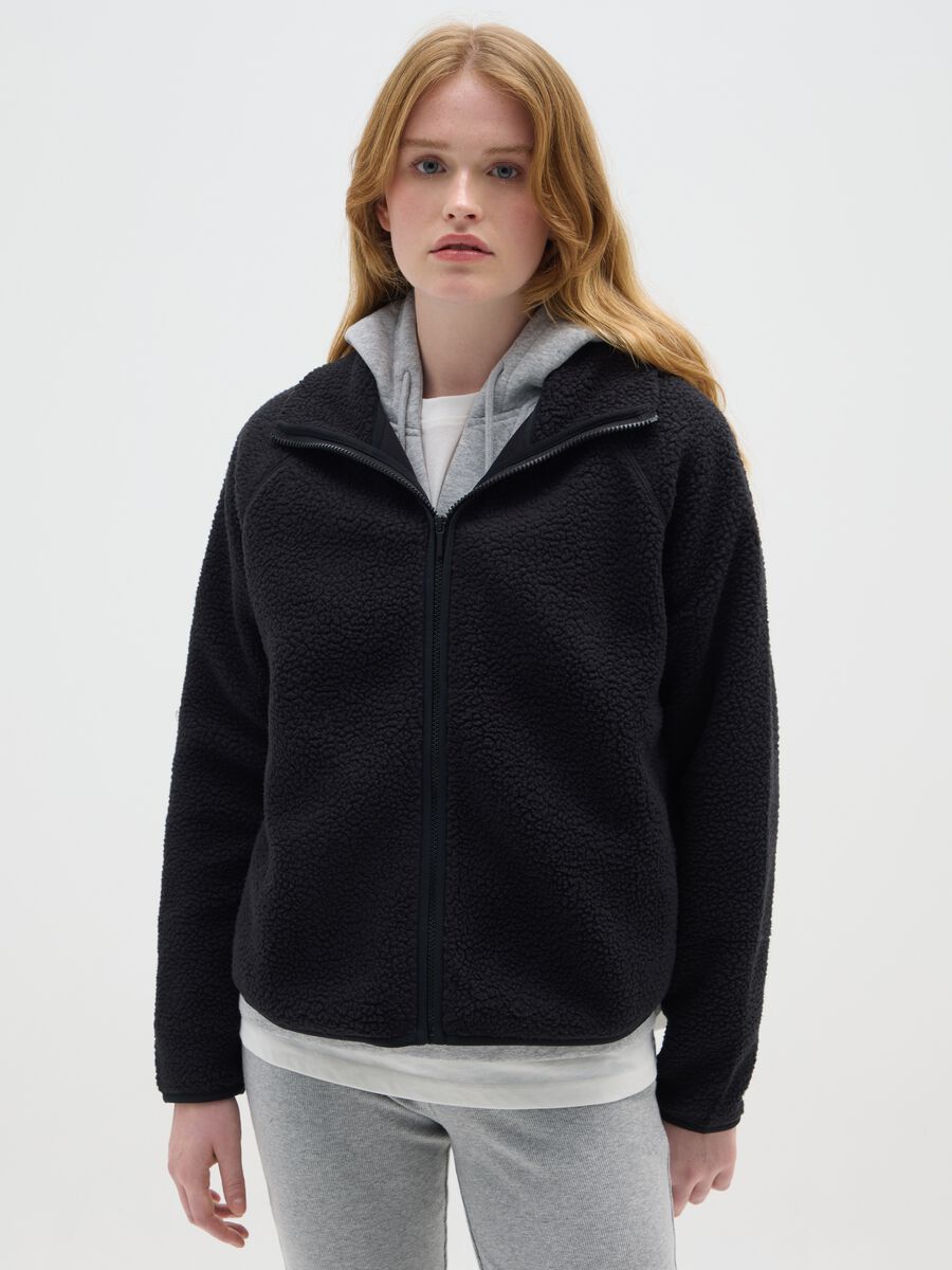 Felpa nera regular fit con zip_0