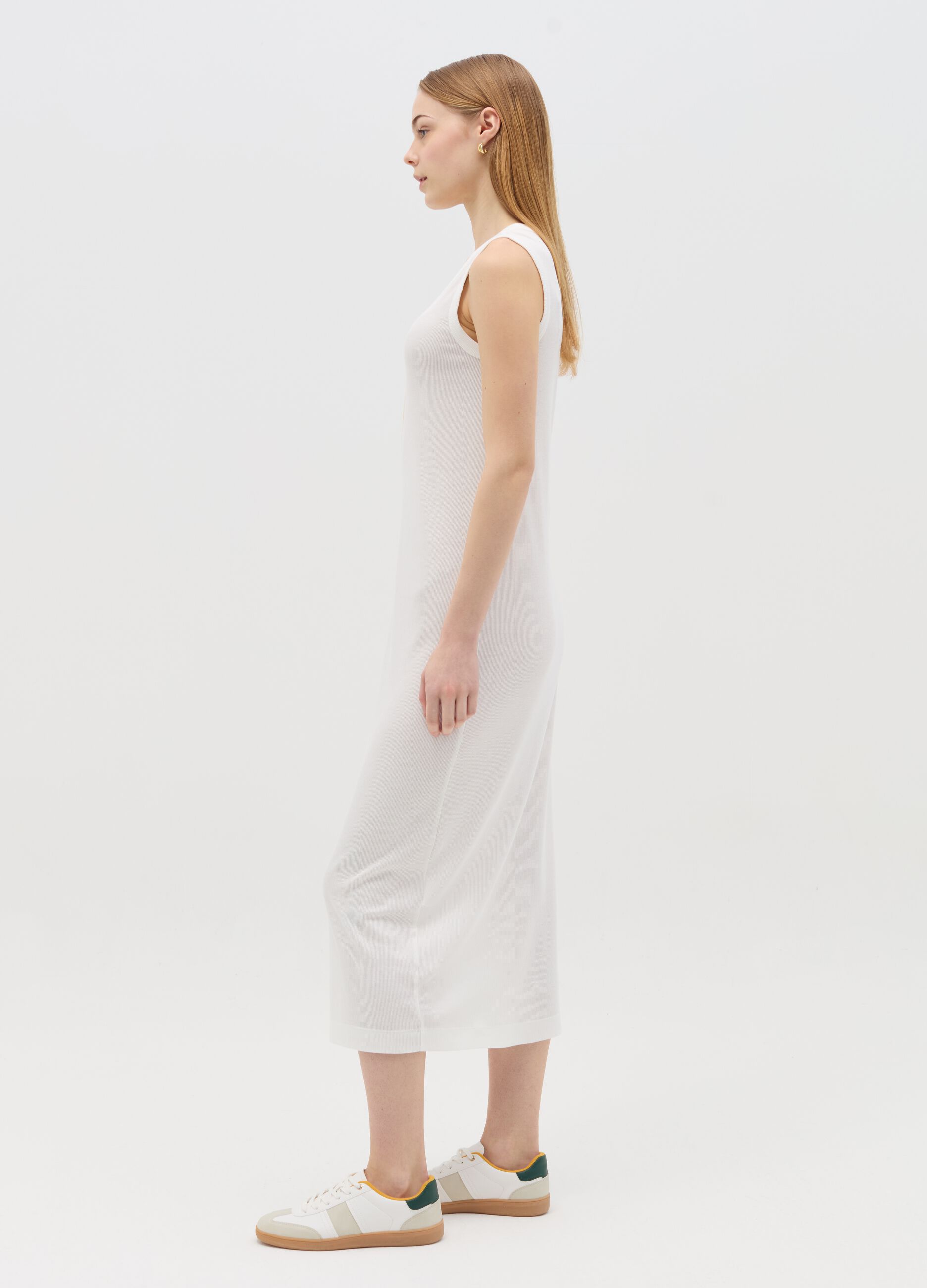 Long sleeveless maternity dress with ribbing