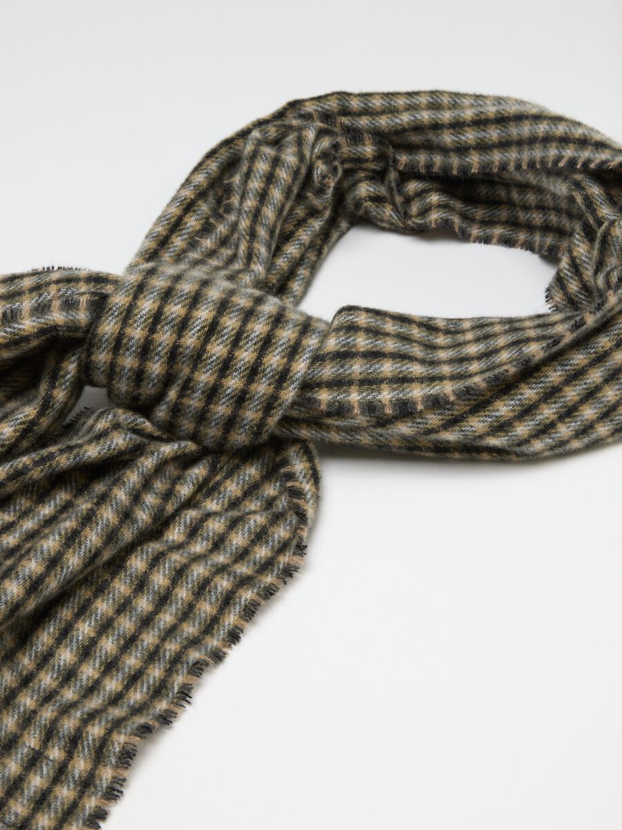 Grey checked scarf_1