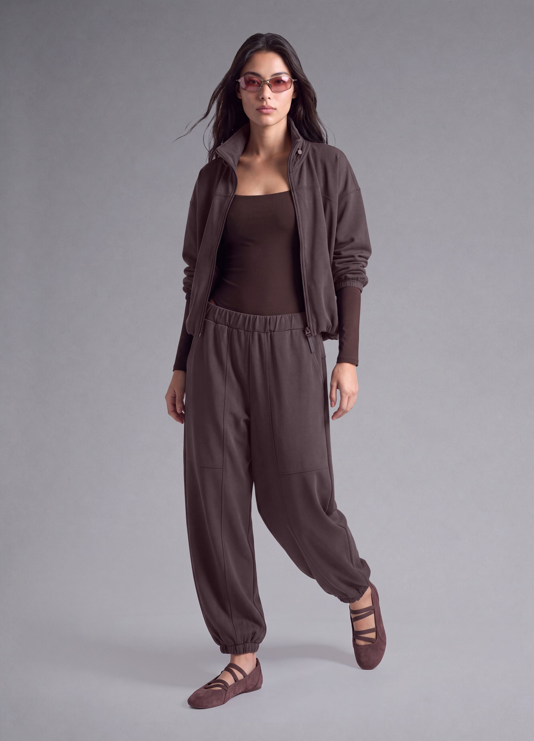 Short brown stretch viscose sweatshirt with high neck